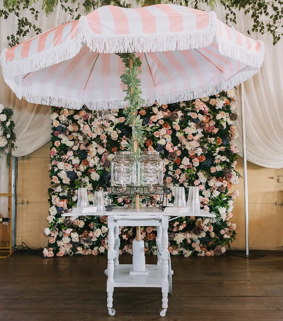 your guests are greeted with a lemonade upon arrive to your wedding.