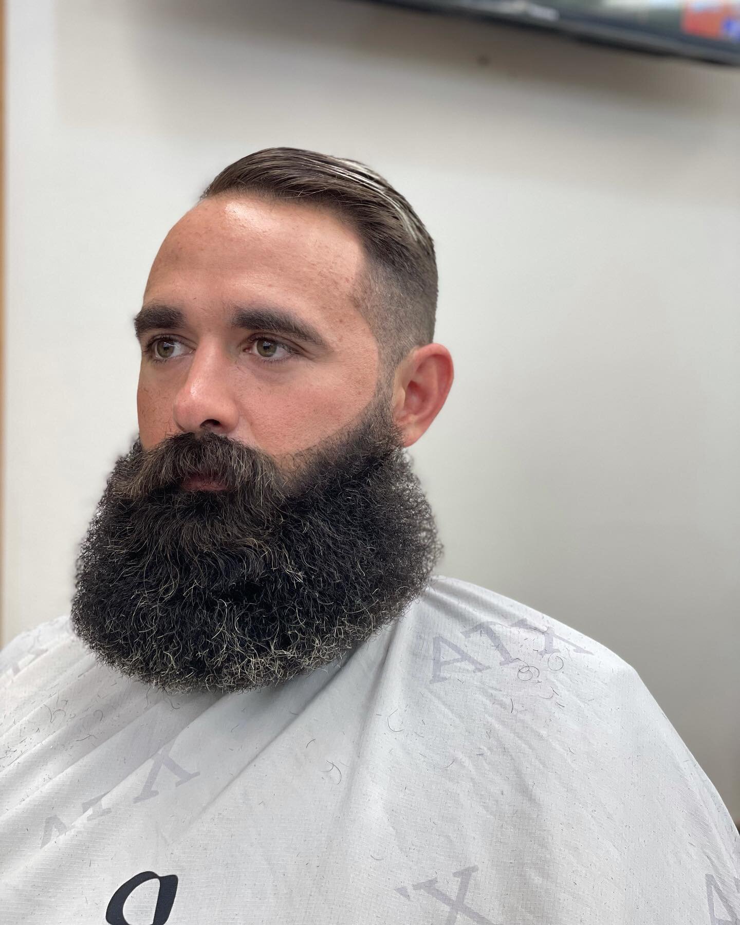 Book now ! Transformation! Swipe ⬅️
&bull;
&bull;
&bull;
#midfade #fadedbeard #wahl #wahlclippers #wahldetailers #astrablades #blendedfades #halfbarberxhalfamazing #haircutdesigns hairstyles #cleancuts #blessedfades #barberlifestyle #southaustinbarbe
