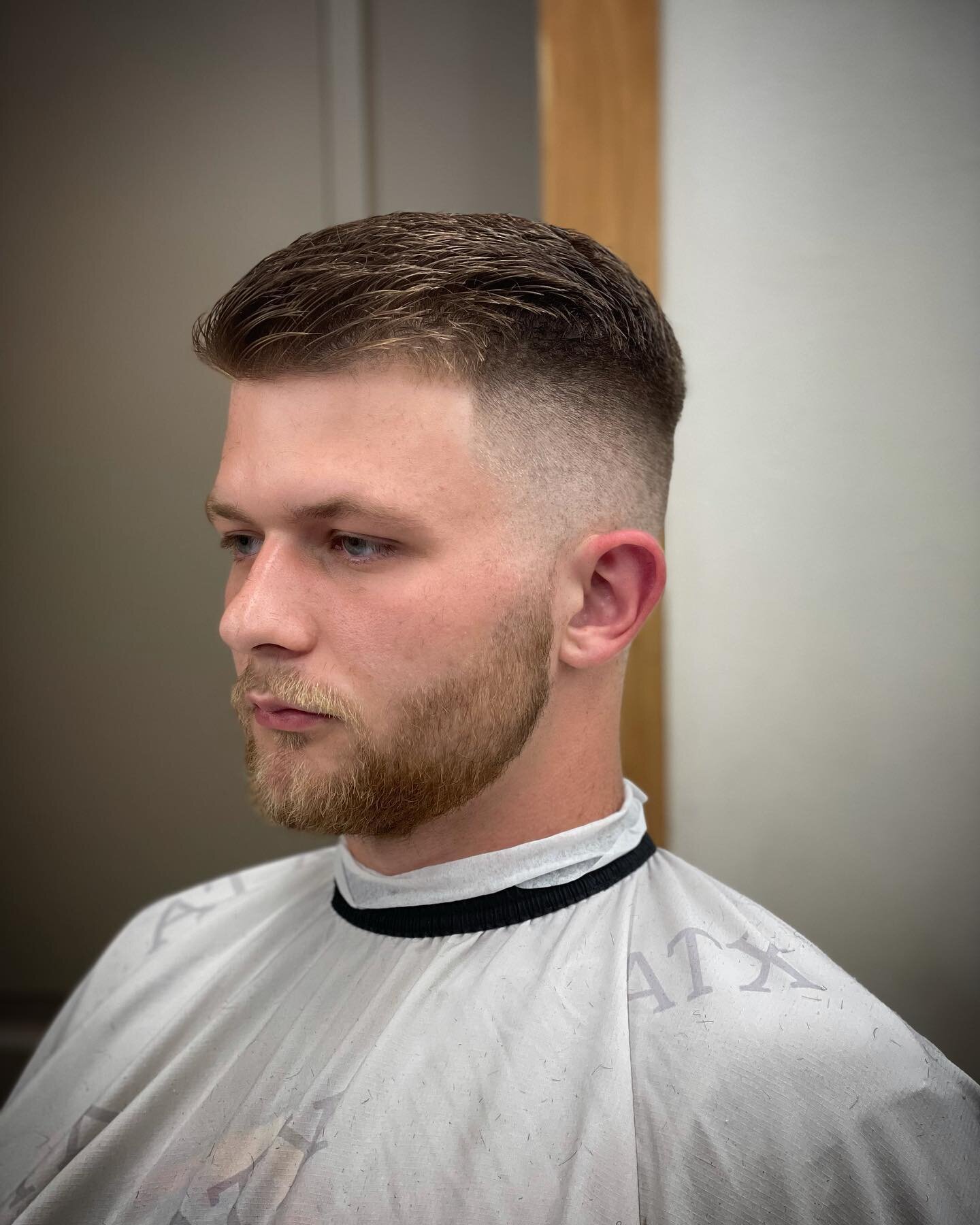 Book now !
&bull;
&bull;
&bull;
#midfade #fadedbeard #wahl #wahlclippers #wahldetailers #astrablades #blendedfades #halfbarberxhalfamazing #haircutdesigns hairstyles #cleancuts #blessedfades #barberlifestyle #southaustinbarber #southaustinbarbershop 