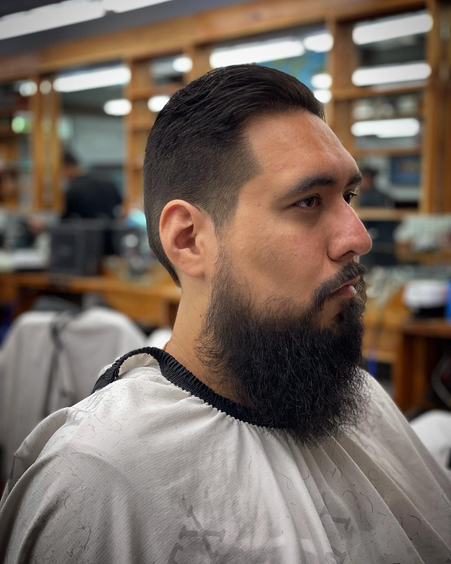 Book now ! Transformation! Swipe ⬅️
&bull;
&bull;
&bull;
#midfade #fadedbeard #wahl #wahlclippers #wahldetailers #astrablades #blendedfades #halfbarberxhalfamazing #haircutdesigns hairstyles #cleancuts #blessedfades #barberlifestyle #southaustinbarbe