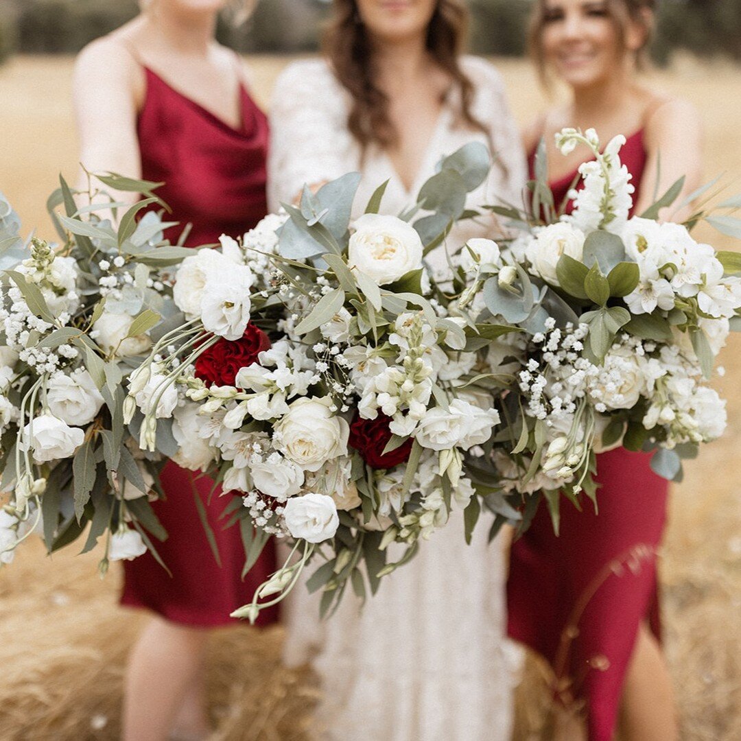 Timeless bouquets of white with a touch of red, for Taylah's special day
.
.
And check out that arbour! 😍 Simply stunning, just like the bride.
.
Thank you Taylah for trusting us with your wedding flower arrangements
Photographer: @mattydee.co &amp;