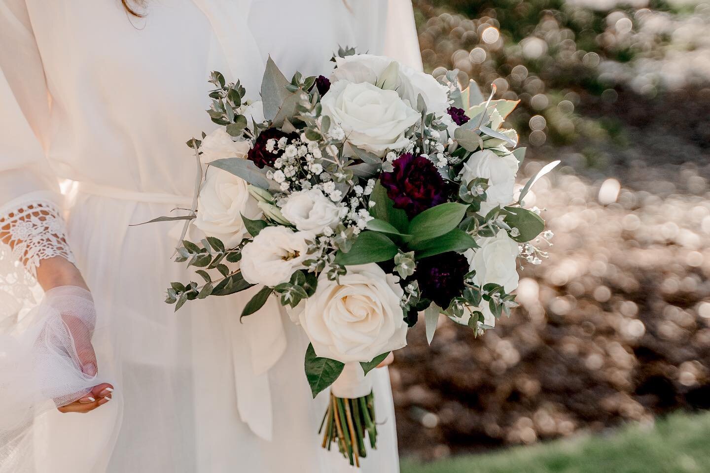 A pop of colour in a tradition white bouquet adds that personal touch. 💐
.
.
Thank you Elise for choosing La Botanic to supply your wedding flowers. 
.
.
Photography by @jessdekker1 
.
#wedding 
#flowers 
#bigday 
#event