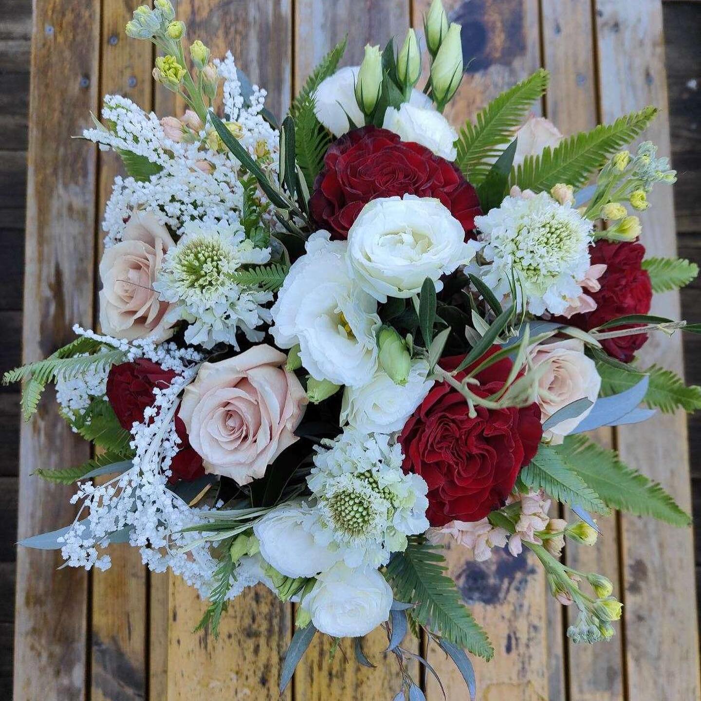 Beautiful selection of flowers for Kirsty&rsquo;s Wedding 🌸 
@labotanicalbany 
#albanyweddings 
#flowers 
#wedding