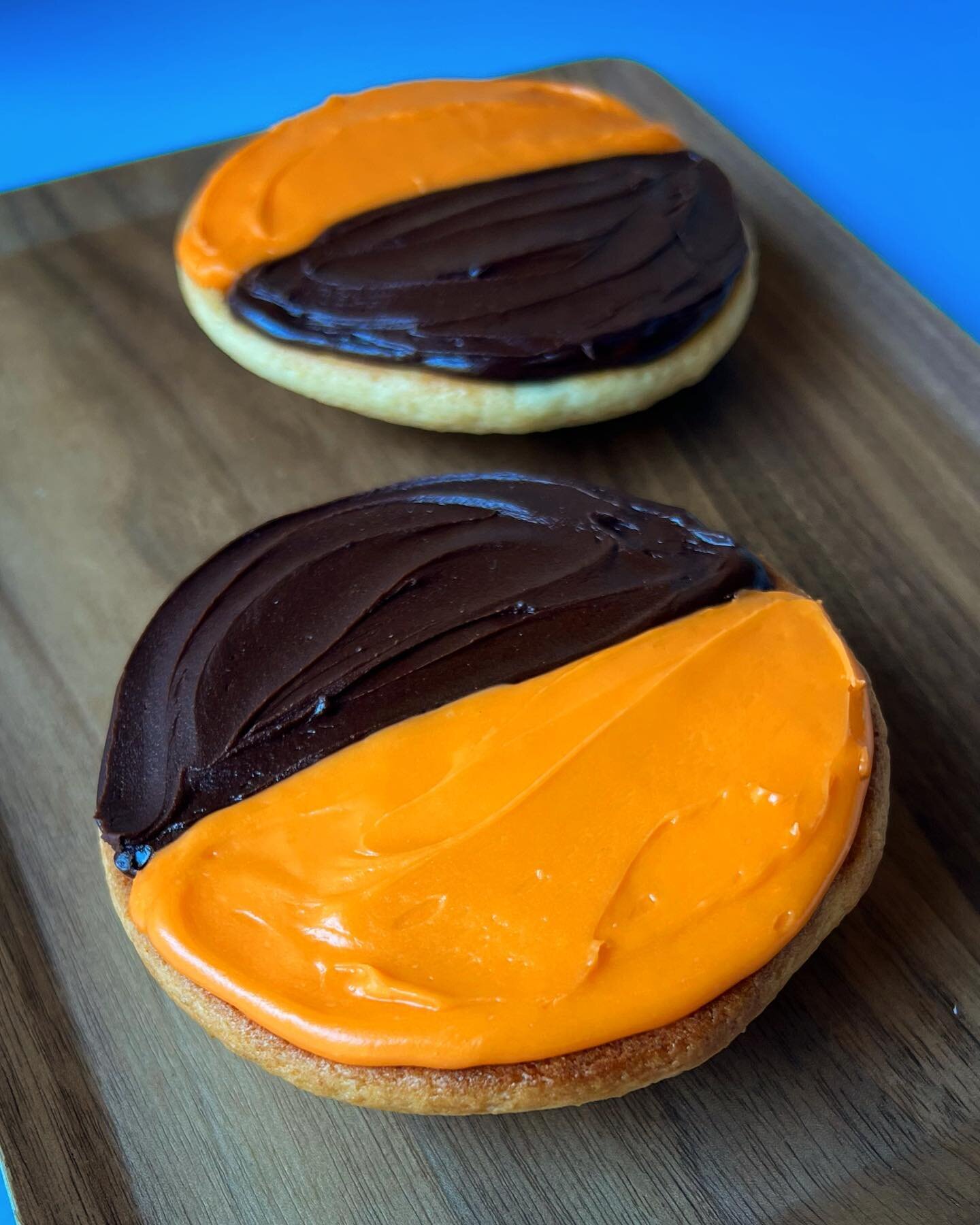 🖤+🧡 cookies are back for 🎃!