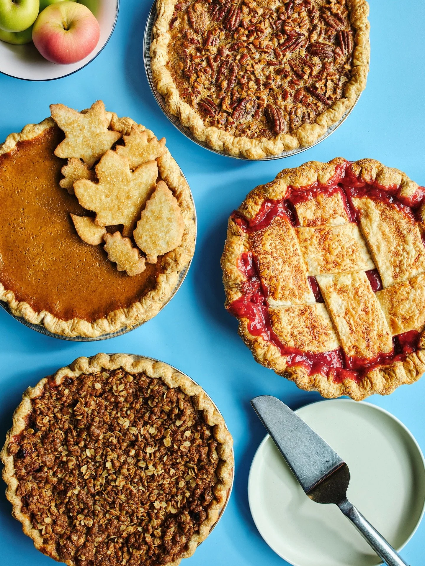 🥧✨IT&rsquo;S PIE TIME! ✨🥧&nbsp;Thanksgiving is around the corner so PRE-ORDER sweet and savory favorites NOW so you can ease into the holidays 🍁 We&rsquo;ve got a few classics and couple NEW offerings - this year ⬇️

🍎APPLE CRANBERRY CRUMB PIE
🎃