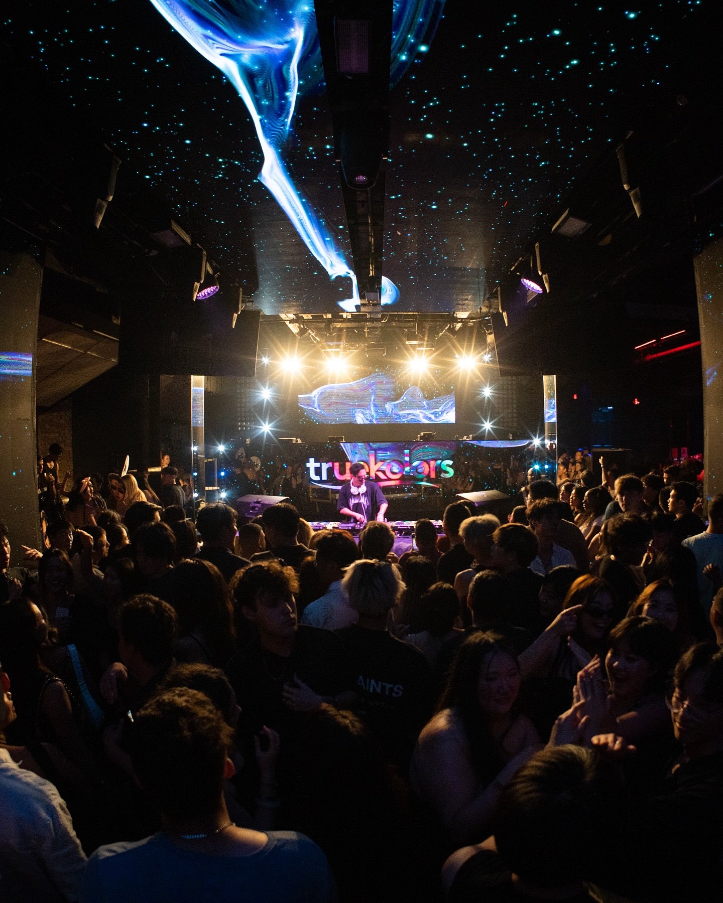 NYC baddies go wild😈 unforgettable night with @beauzworld @mission.nightclub last weekend!

sending maaaaasive gratitude to everyone who danced with me, and to @beauzworld @itselainesworld @neonowlco @kevc_mission_23 for making this happen💖

🔥📸🔥