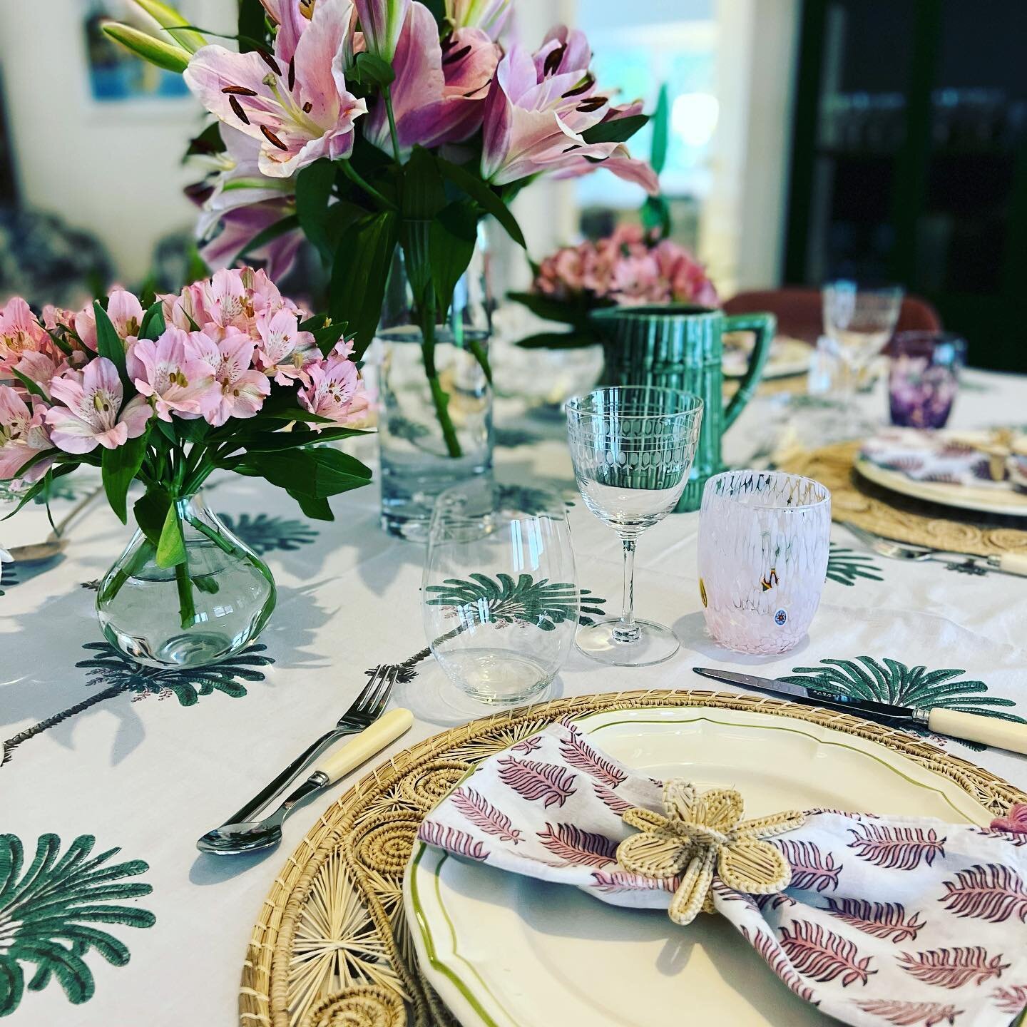 Are you Dinner Party ready? Same day delivery available online in Singapore or find us in store @araftofotters @whatwomenwant @artfulhousesing #hankiepankietables #tabledecorsg #tablescape #tablescapestyling #tablesetting #setthetablewithlove #dinner