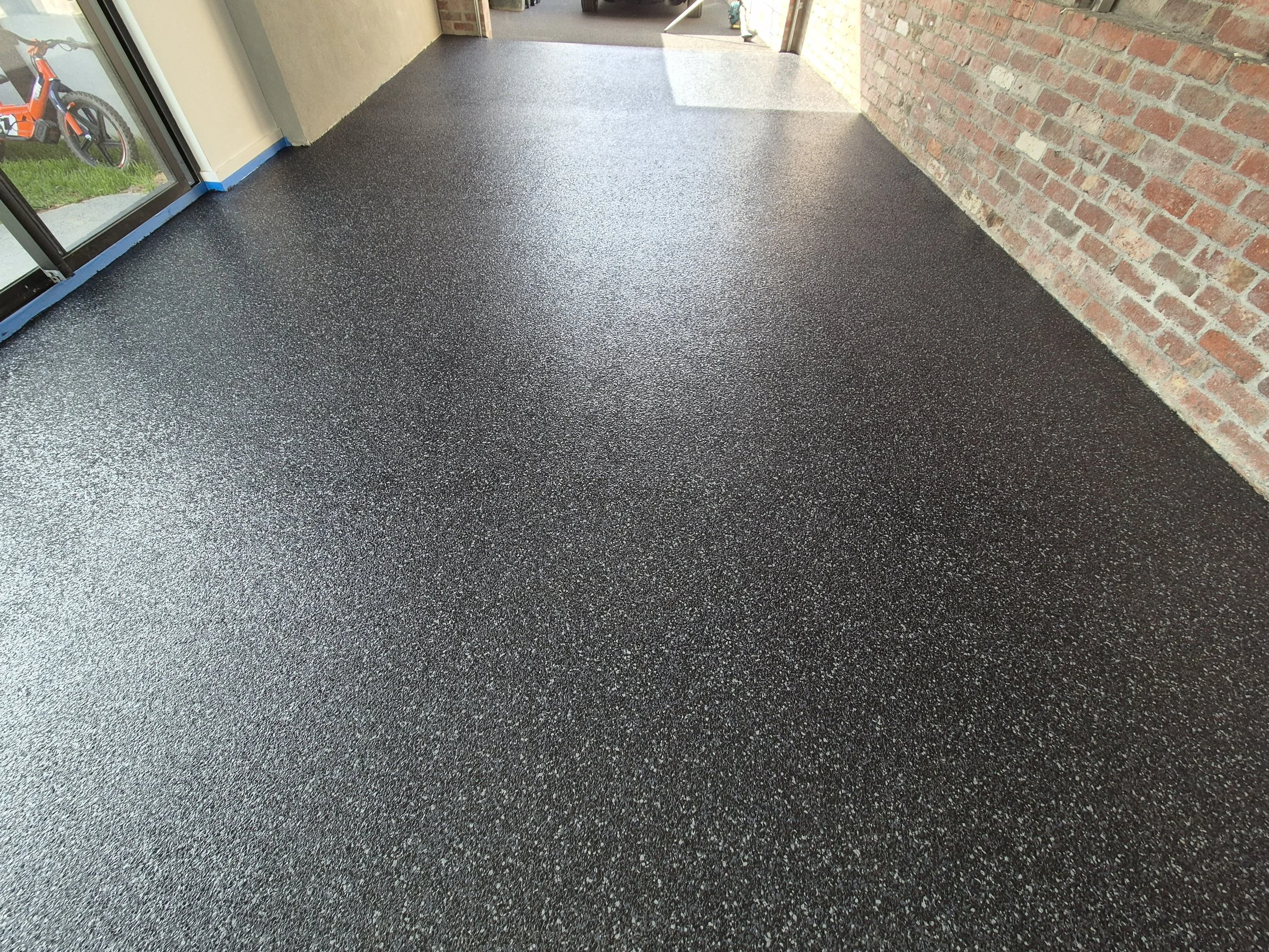 Dark Flake Flooring Garage 2