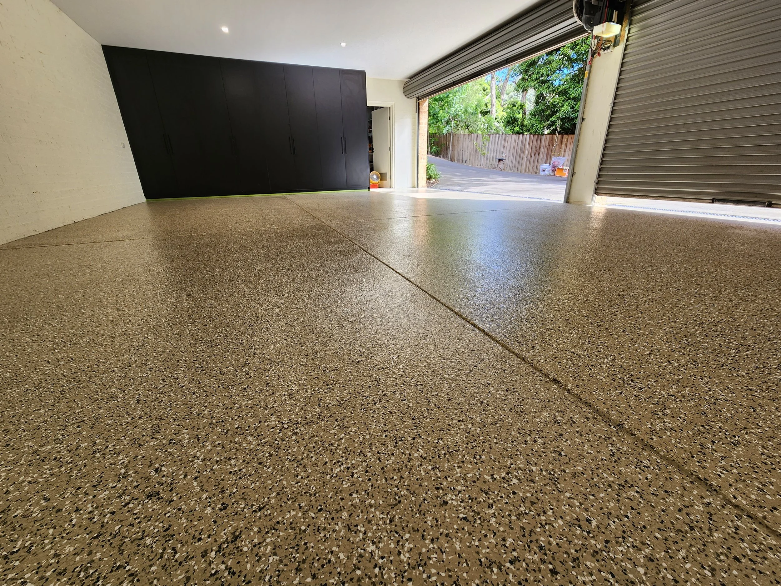 Beige Flake Flooring Garage 3