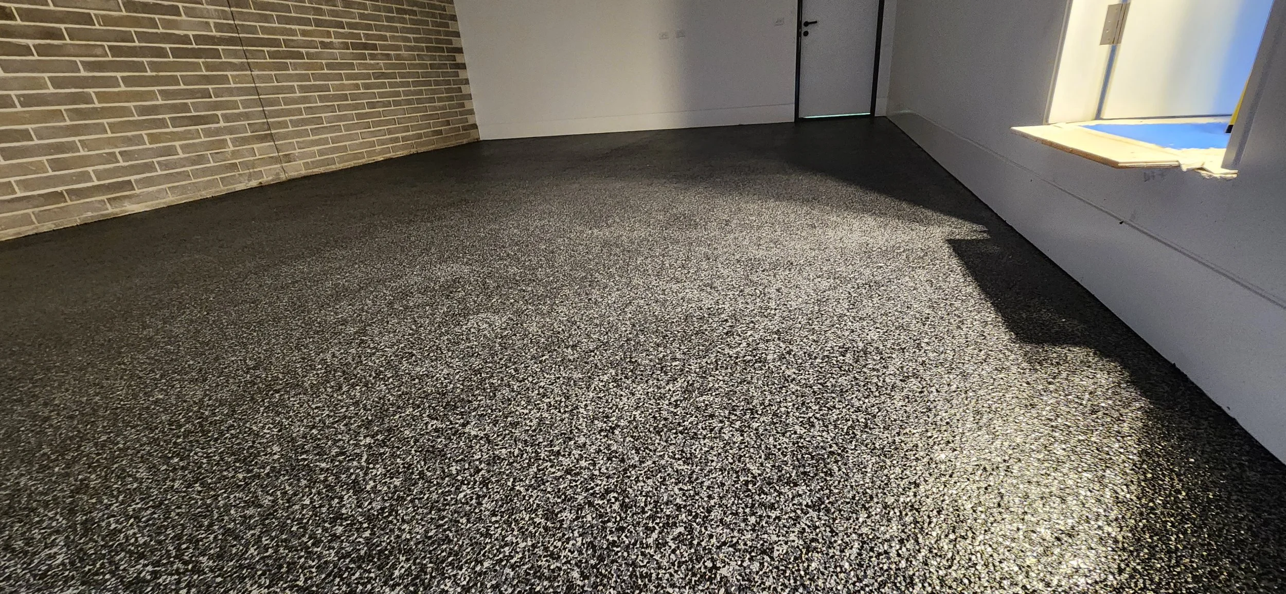 Dark Flake Flooring Garage 4