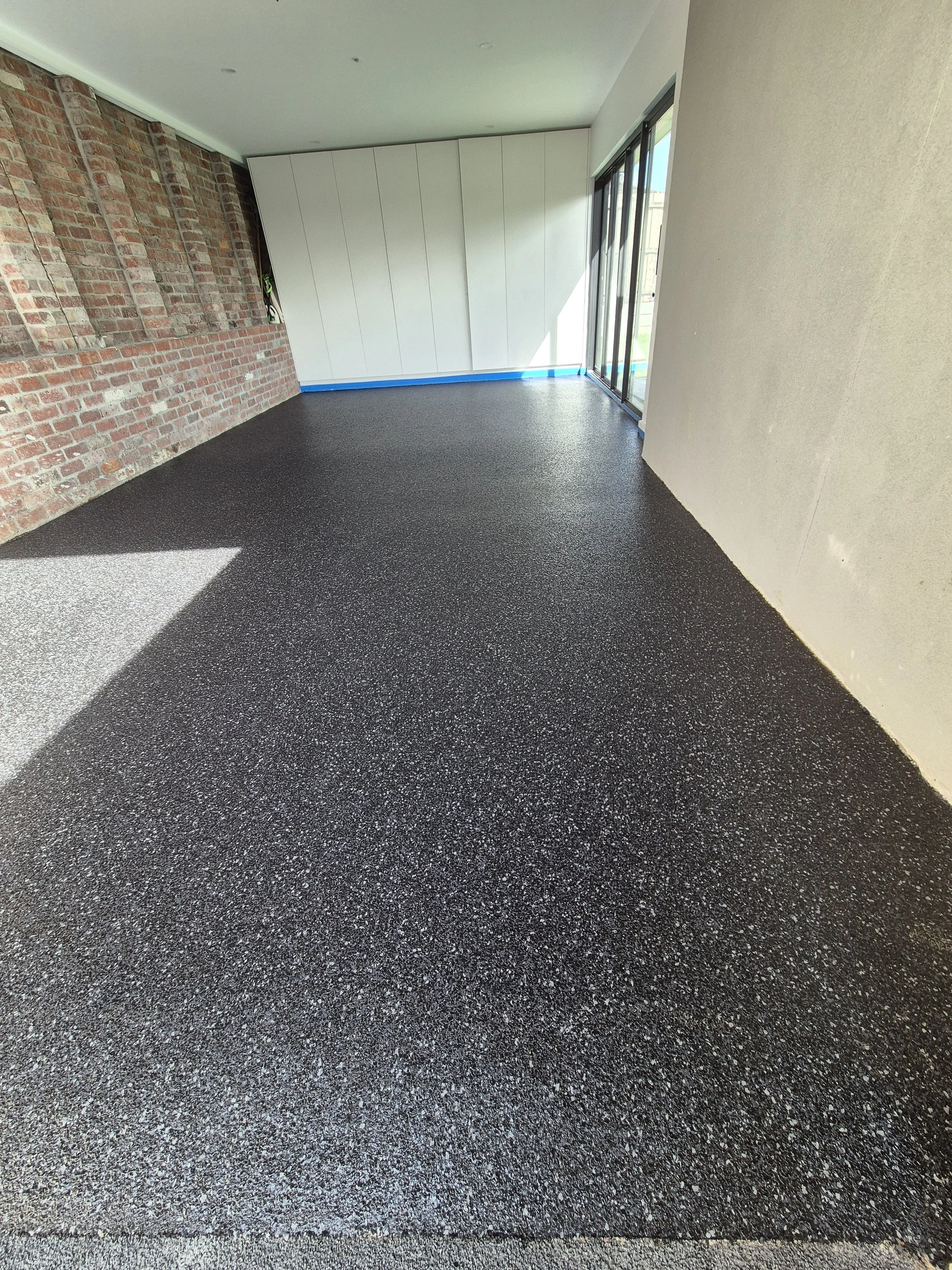 Dark Flake Flooring Garage 3