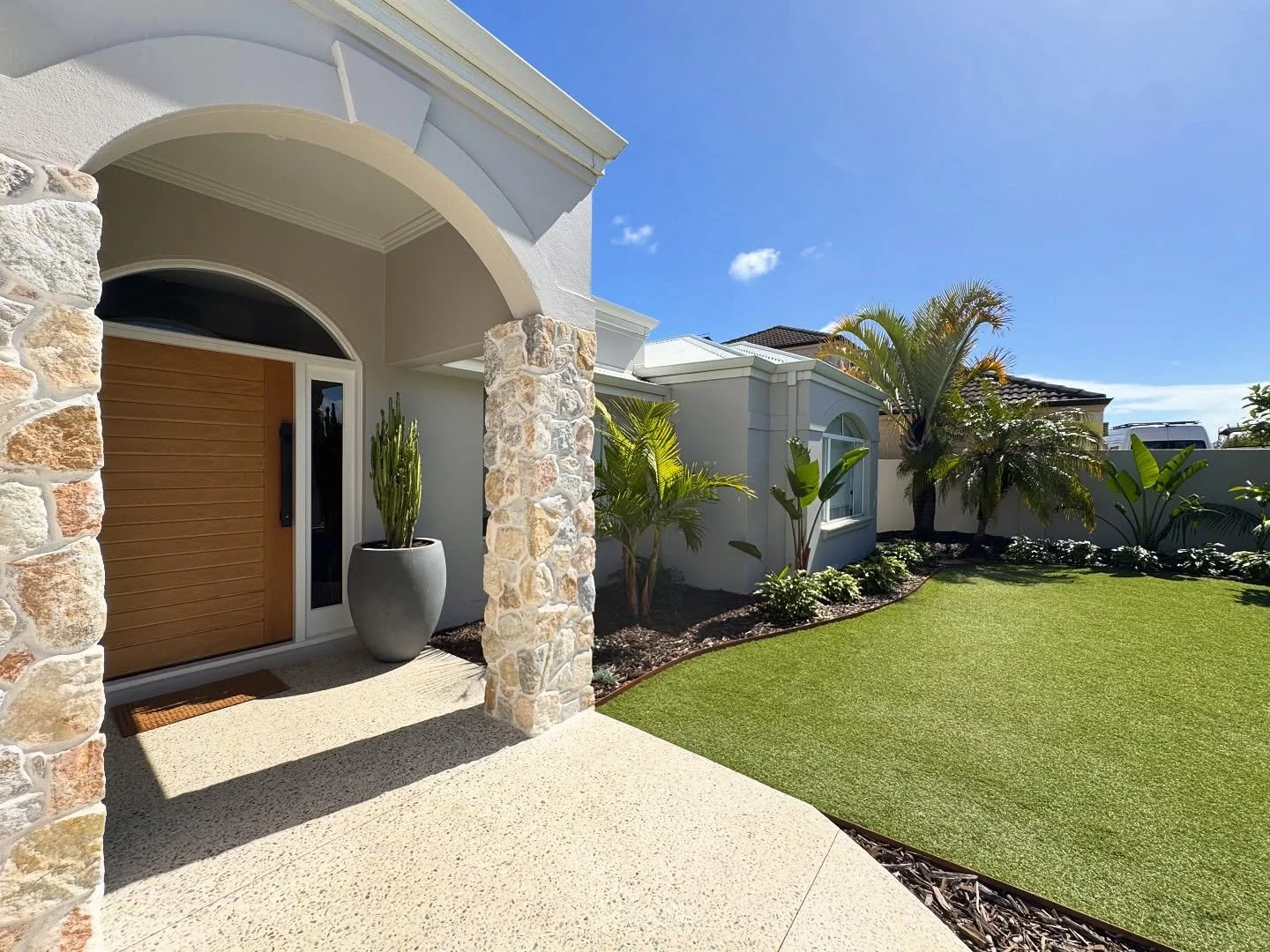 Gardens establishing nicely at our Portofino project.
New stone cladding by @lobb_masonry. 
Project by @coast_interiors_design.

#vervelandscapes #landscapeswa #landscapedesign #walda #bunburybrighter #bunburywa #verve