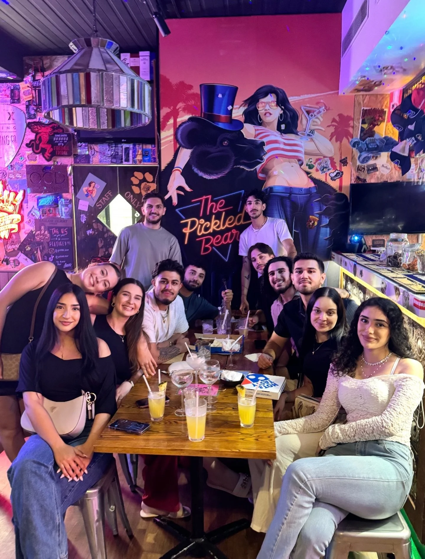 Happy Monday!! Who are you bringing down to the Picked Bear this week? 👯&zwj;♀️