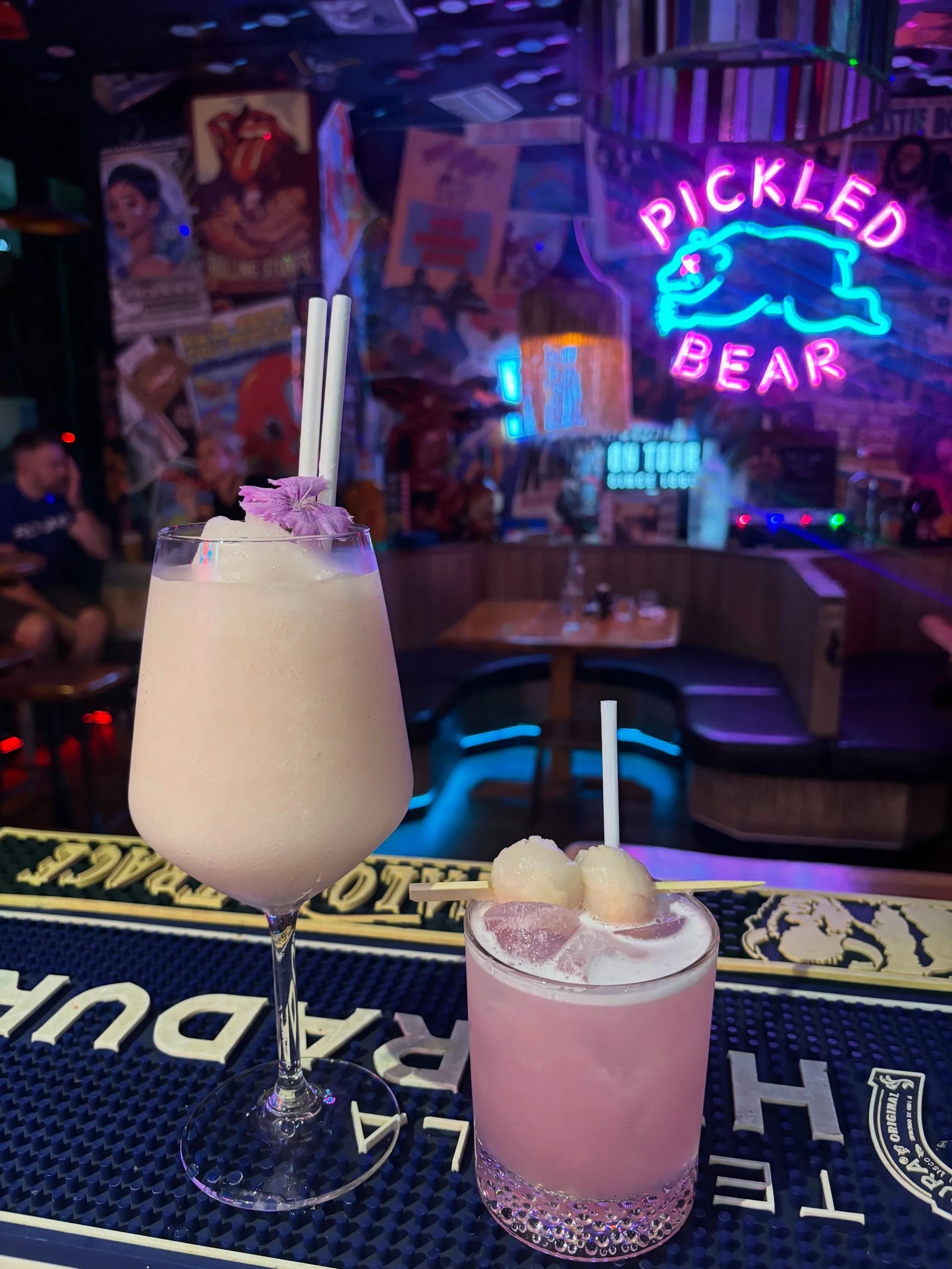 The perfect pink duo 🙂&zwj;↕️💖 See you next Wednesday 🍾