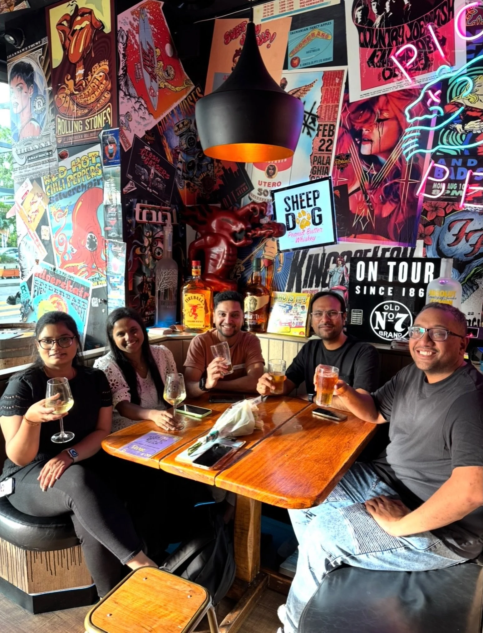 Happy Wednesday!! 🍸 Who are you bringing along for drinks this week? Tag your crew below 👇