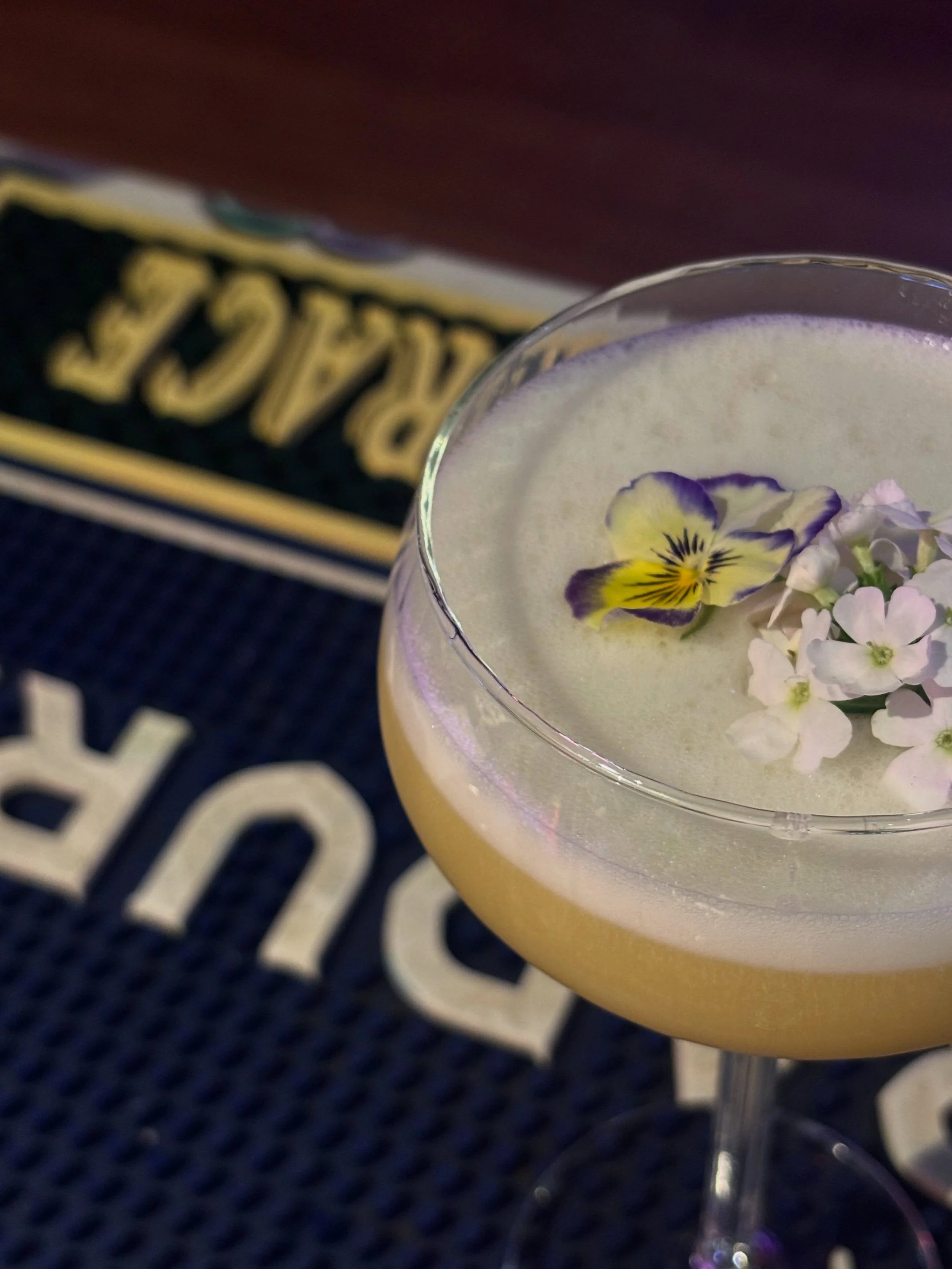 Guess the cocktail! 🍸 One of the most popular drinks here at The Pickled Bear, and a menu favourite for years. Definitely one of the prettiest cocktails we serve!