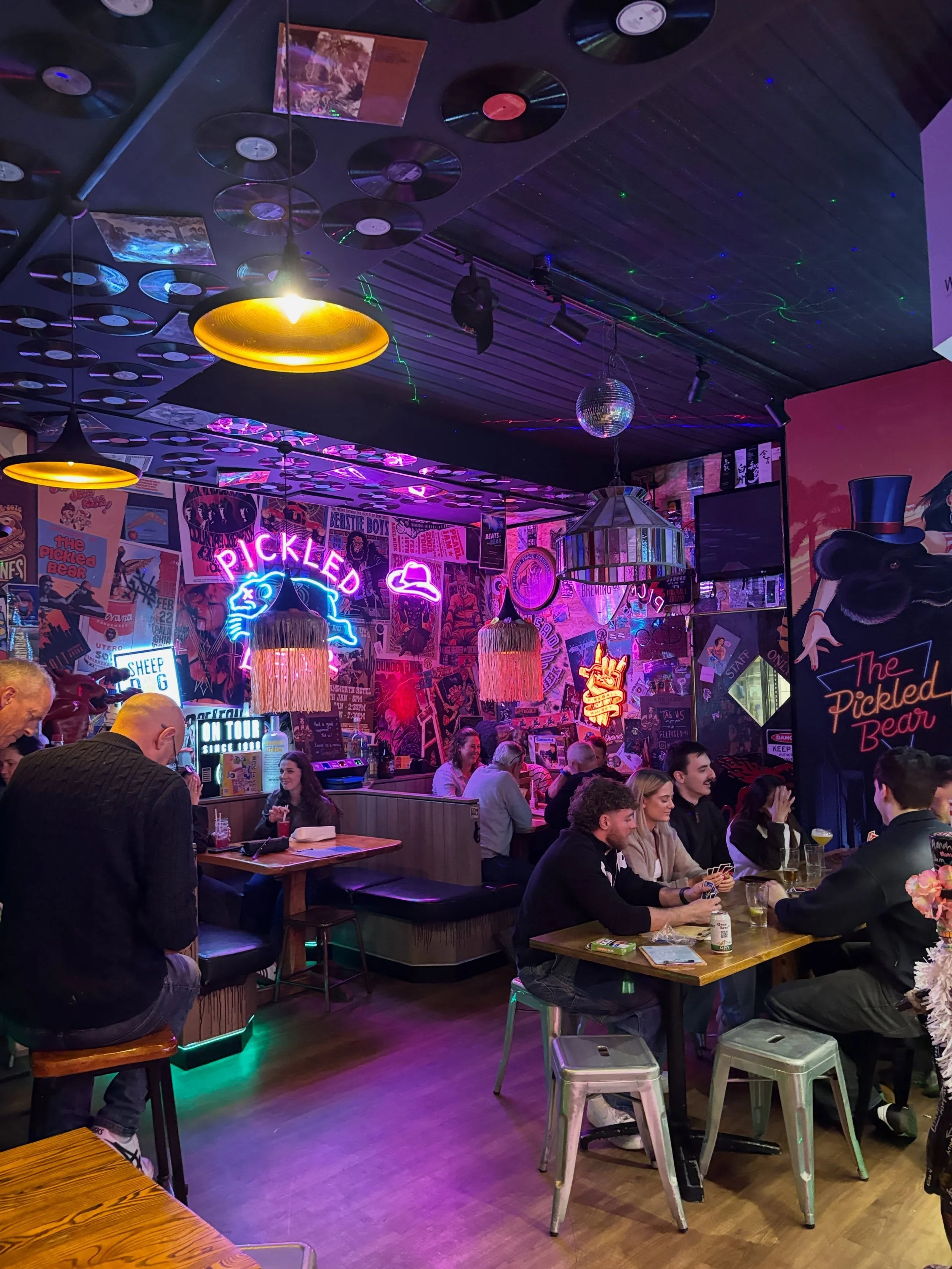 Happy Sunday, everyone! The long weekend is here. Who&rsquo;s joining us for drinks tonight?