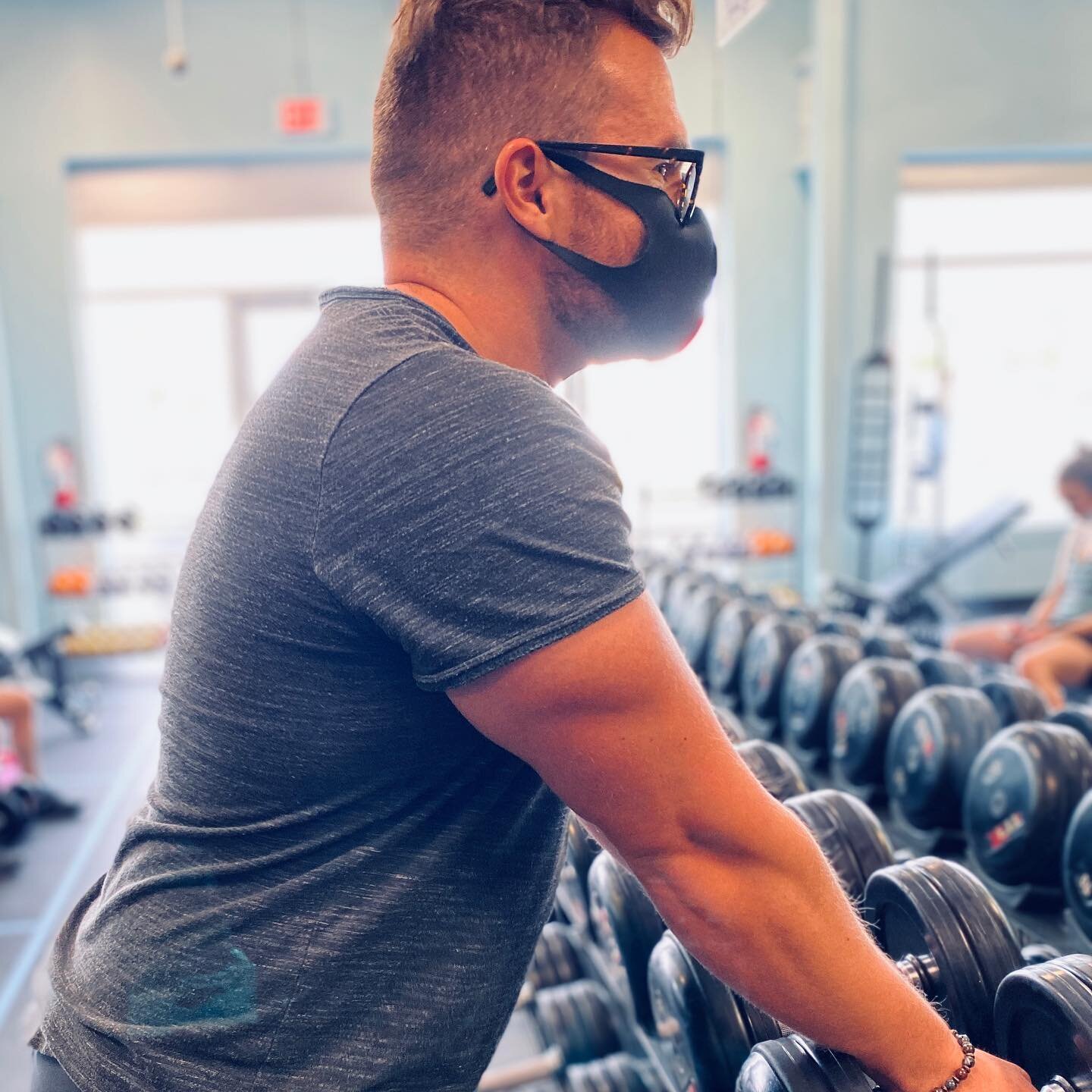 ...&rdquo;𝗖𝗮𝗹𝗺&rdquo;⁣
⁣
Isn&rsquo;t the first word that comes to mind when stepping foot in a weight room, more often than not teeming with swole, sweaty gym bros. But as I grip the dumbbells I already start to feel relief rippling over me.⁣
⁣
T