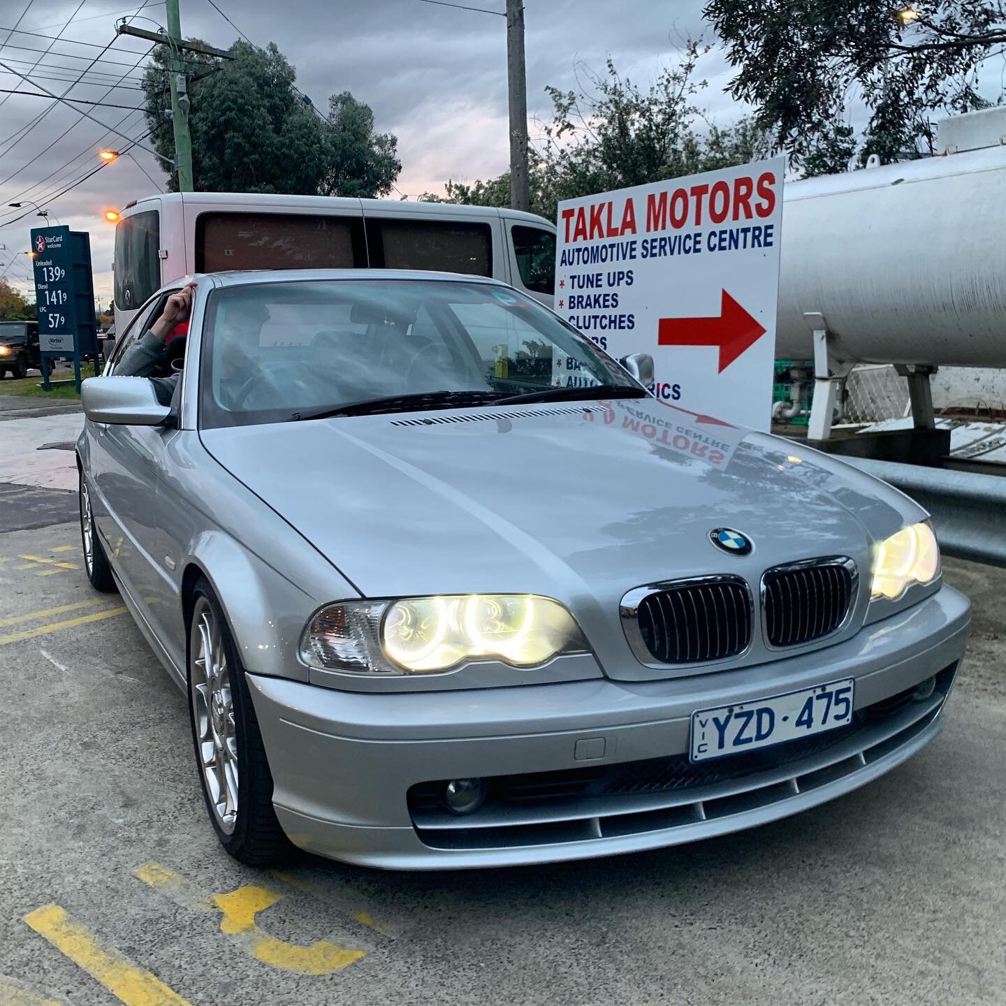 Kosta&rsquo;s manual E46 325ci with headers and resonator delete. 
The stock map was lean under full load and conservative for the hardware mods he has. A custom crackle tune to his liking was configured after a couple of test drives!

#e46 #bmw #bmw