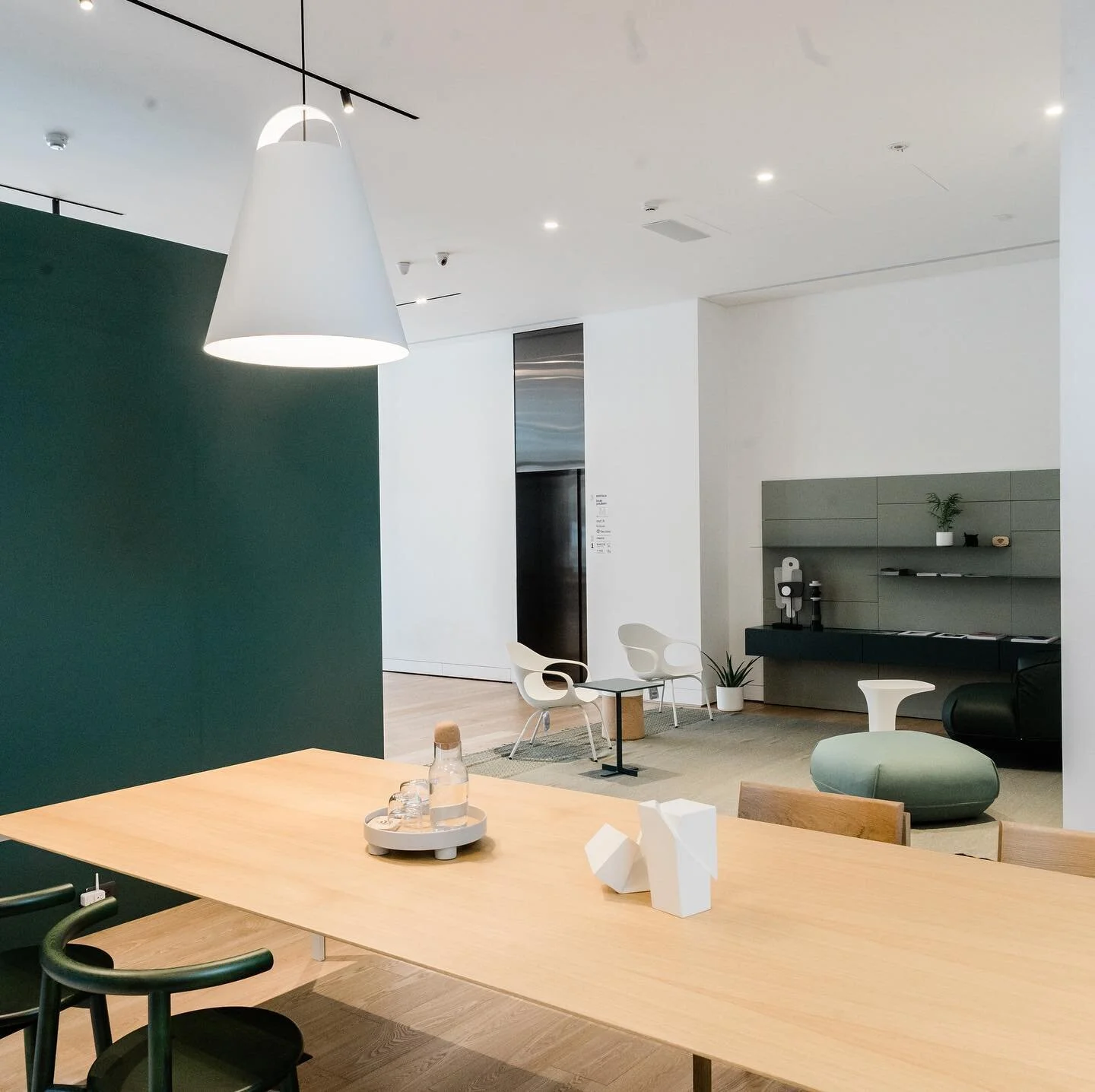 陰雨綿綿，悶在家裡，不如來享受我們的空間！
看看書，用個電腦，不限時，沒壓力！
#jytcafe