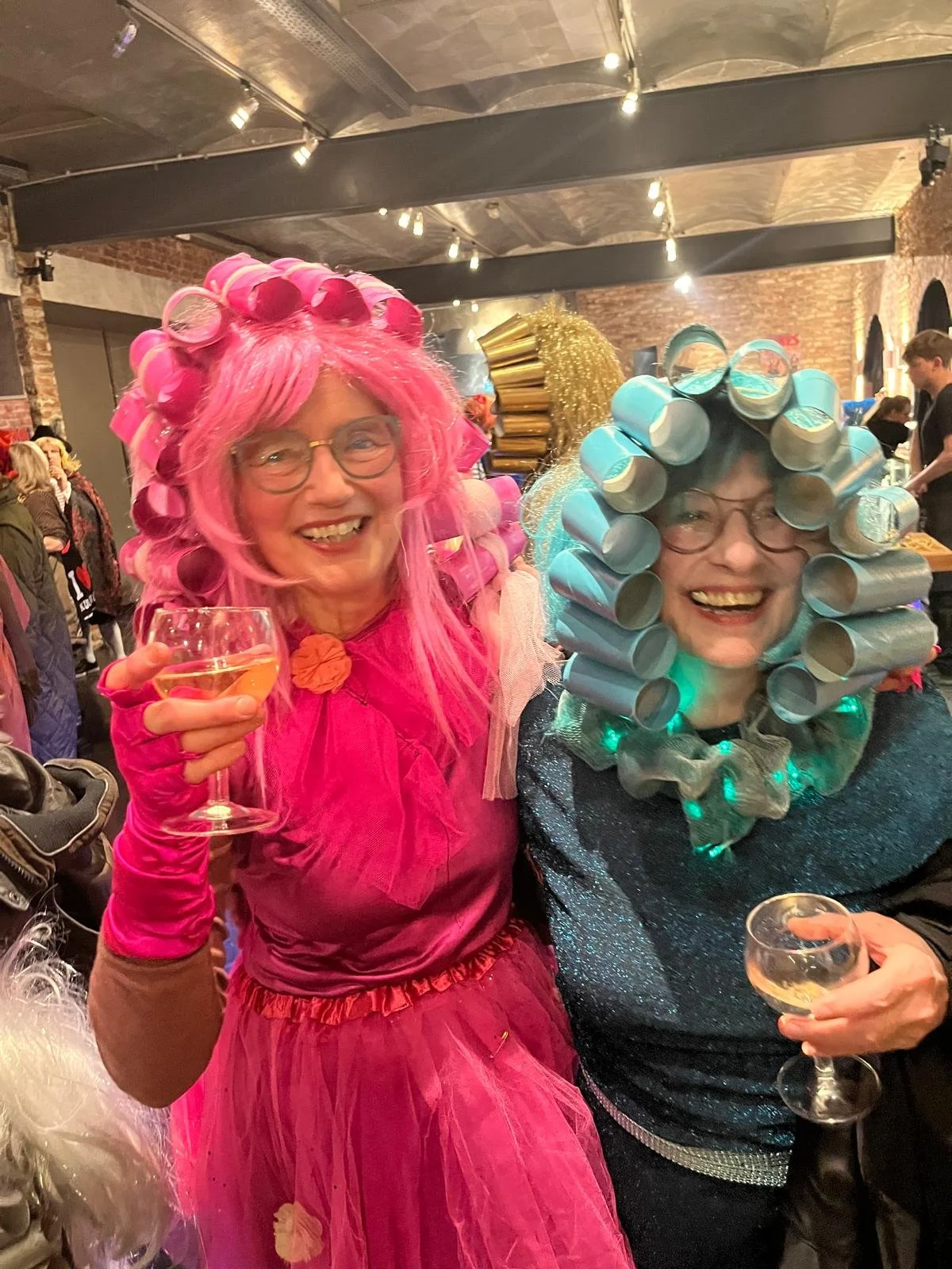 Liebe Leute, grad haben wir geschlossen, sind aber ab dem 27.2. wieder zu den gewohnten Öffnungszeiten da und freuen uns auf Euch!!!