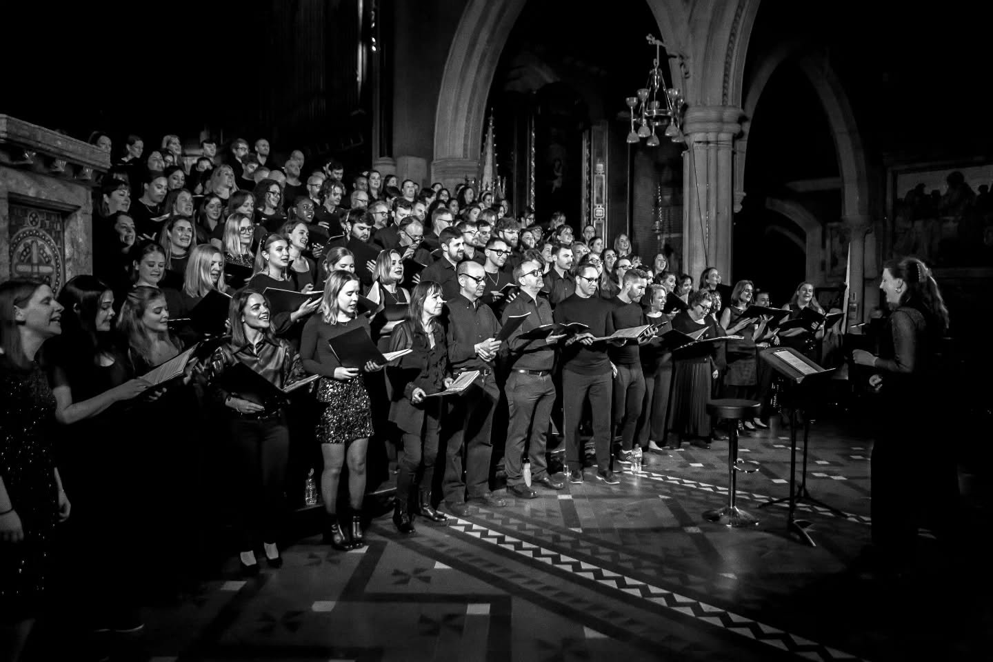 I had a fantastic evening a few weeks back with @wearerealvoices singing an evening of stripped back and contemporary tunes! I hope you enjoy my many expressive hands and faces 👍
