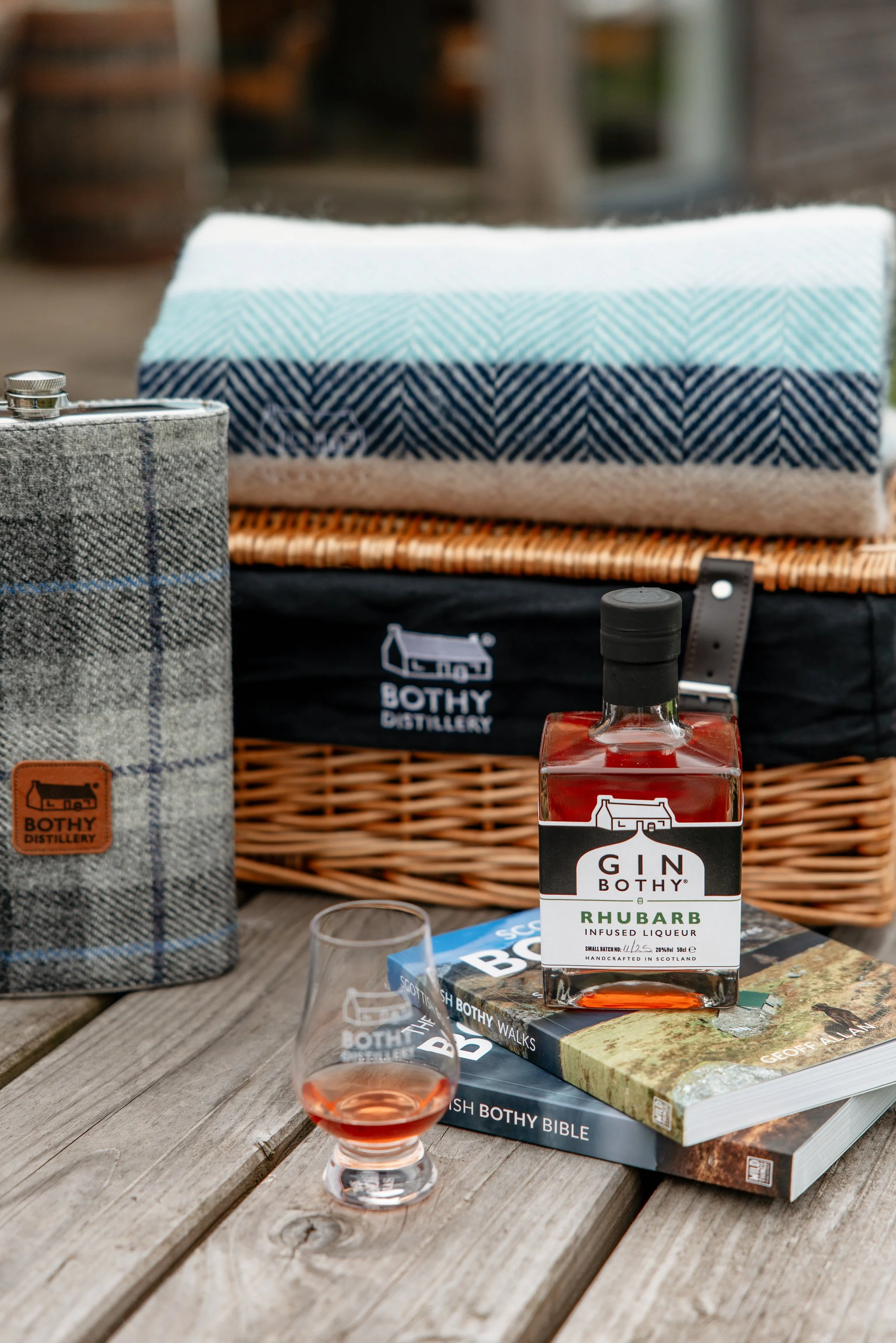 © Julia Caira 2025_Gin Bothy Lifestyle 110825-5422.jpg
