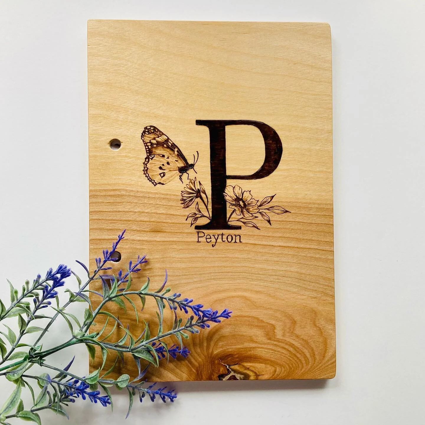 A special keepsake card holder for baby Peyton! Here&rsquo;s to a long, healthy, and blessed life baby Peyton! 🍼 🍼 

#custommade #handmade #madewithlove #babyshower #keepsake #greetingcards #pyrography #pyrographyart #pyrographyartist #woodburning 