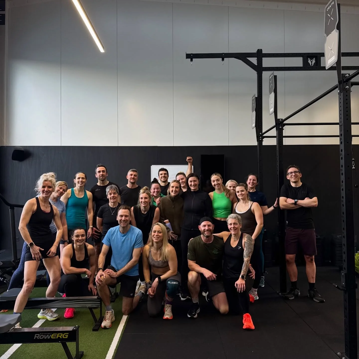 Starting the weekend right! 

Busy team workout, just how we like it! 💪🏻