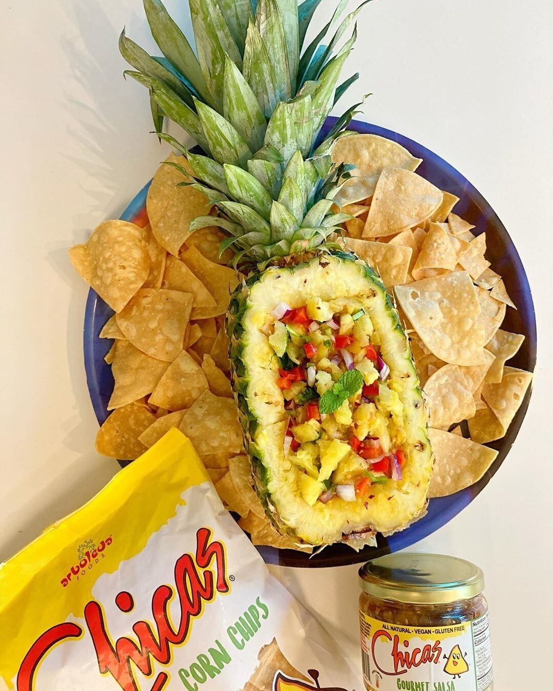 You hear that? It's your tastebuds screaming for this firey pineapple goodness! 🤤
@takeonefortheroad used our classic salsa to create an oh-so-sweet companion for #ChicasChips. We're OBSESSED!