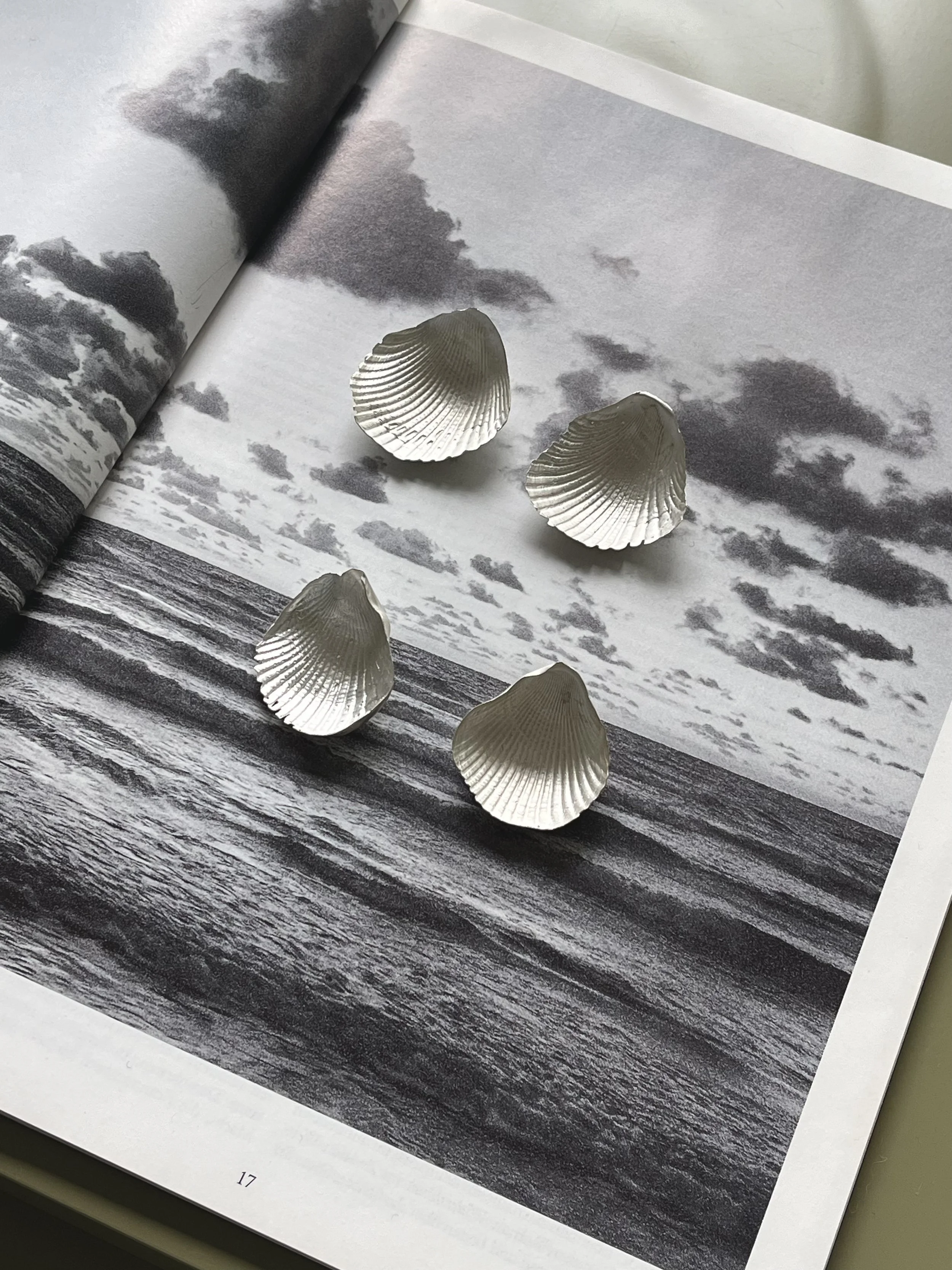 202605-mm-earrings-s-plus.jpg