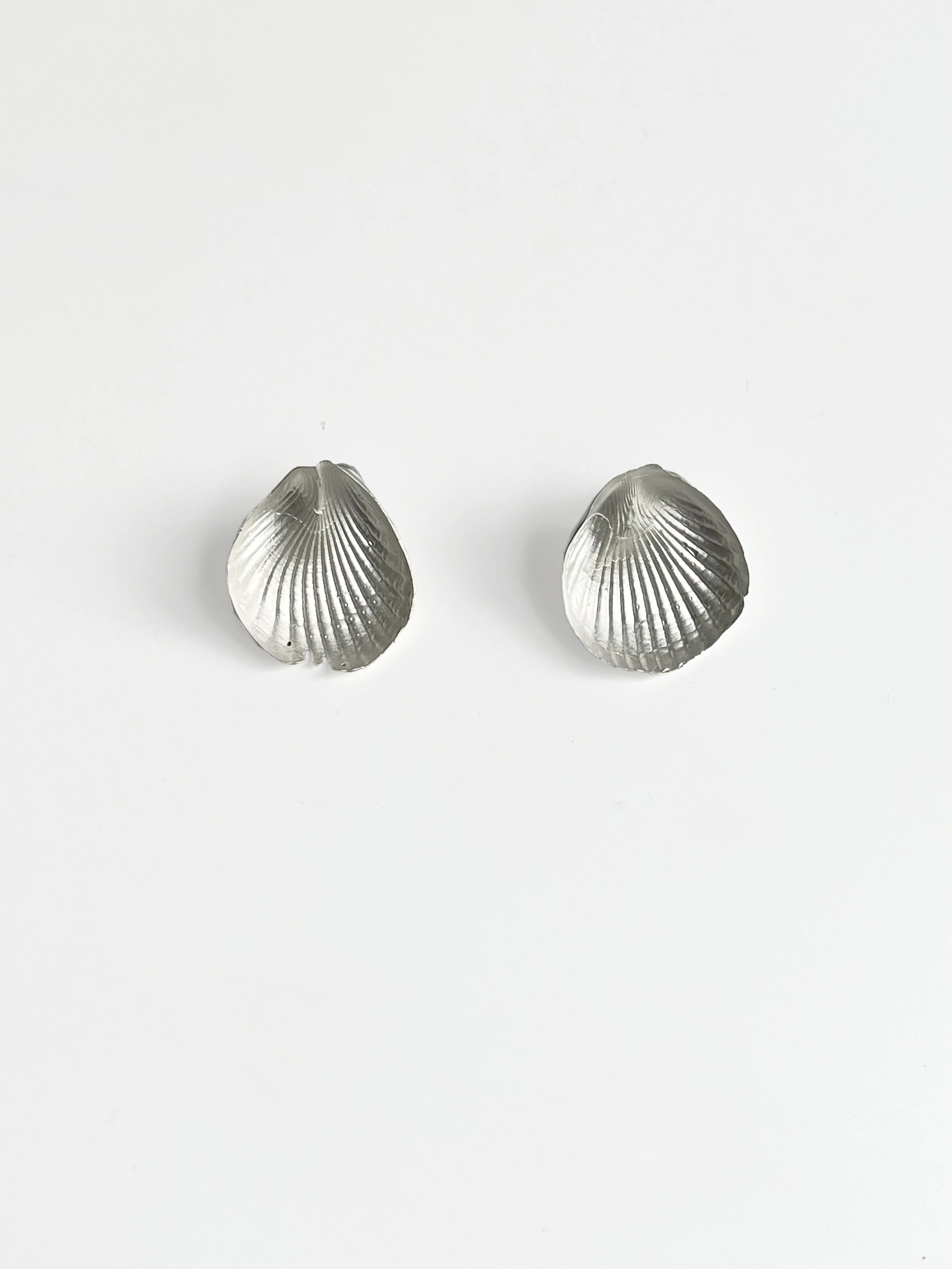 Inverted Seashell Earrings M