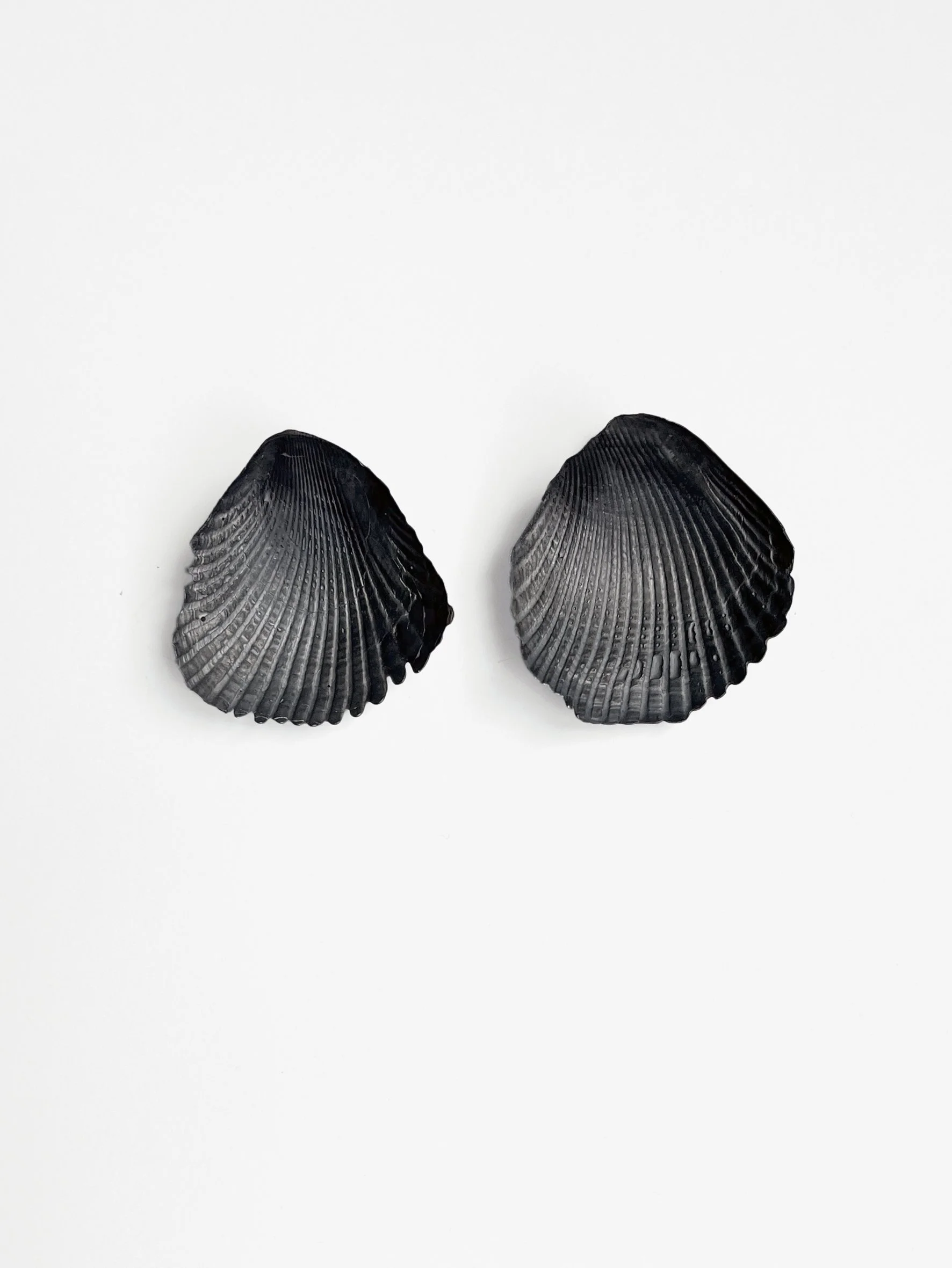 mm-is-earrings-L-black.jpg