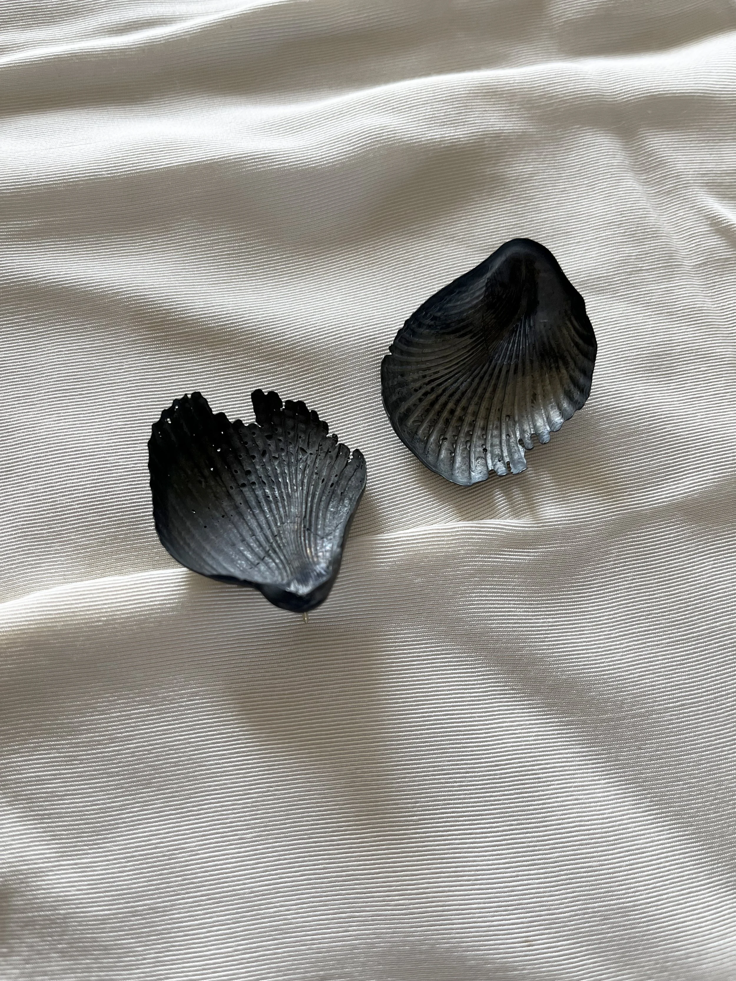 mm-IS-black.earrings.jpg