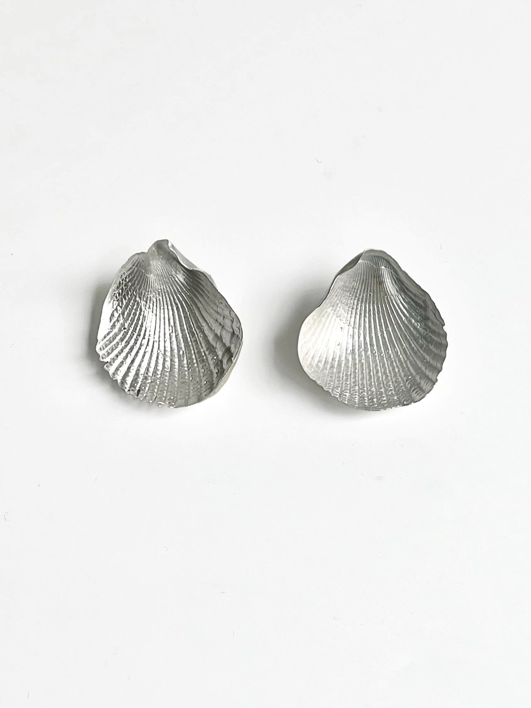 Inverted Seashell Earrings L