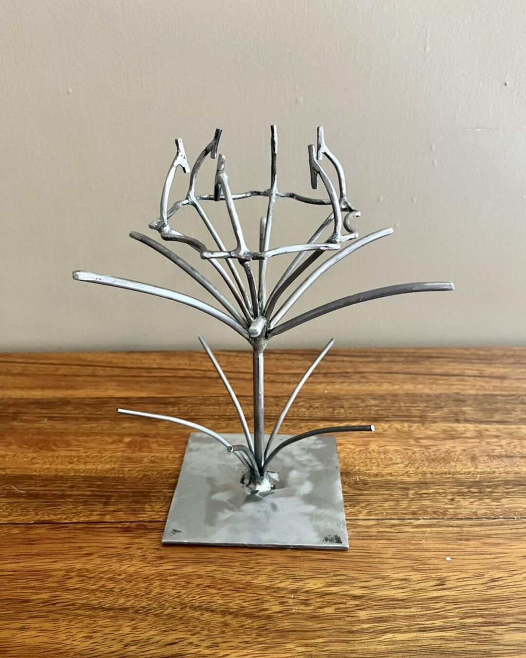 Cahaba Warer Lily table sculpture 

#thelittleredweldingshop #welding #fabrication #womenwhoweld #femalefabricators #custommade #metalart #cahabawaterlily