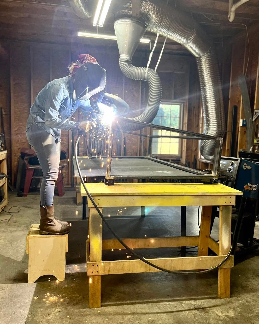 Short people problems 

#custommade #welding #thelittleredweldingshop #femalefabricators #customart #womenwelders #fabrication #alabamaartist