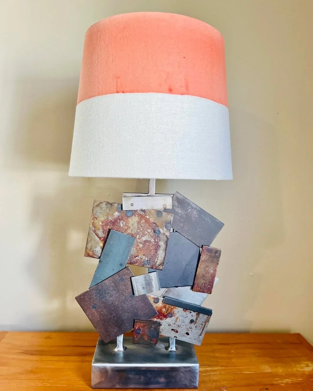 FOR SALE&hellip;Patchwork Metal Table Lamp

Dimensions: 19.25&rdquo; H x 11&rdquo; W x 4&rdquo; D

$300

. . .

For other offerings, visit littleredweldingshop.etsy.com

#custommade #welding #thelittleredweldingshop #femalefabricators #customart #wom