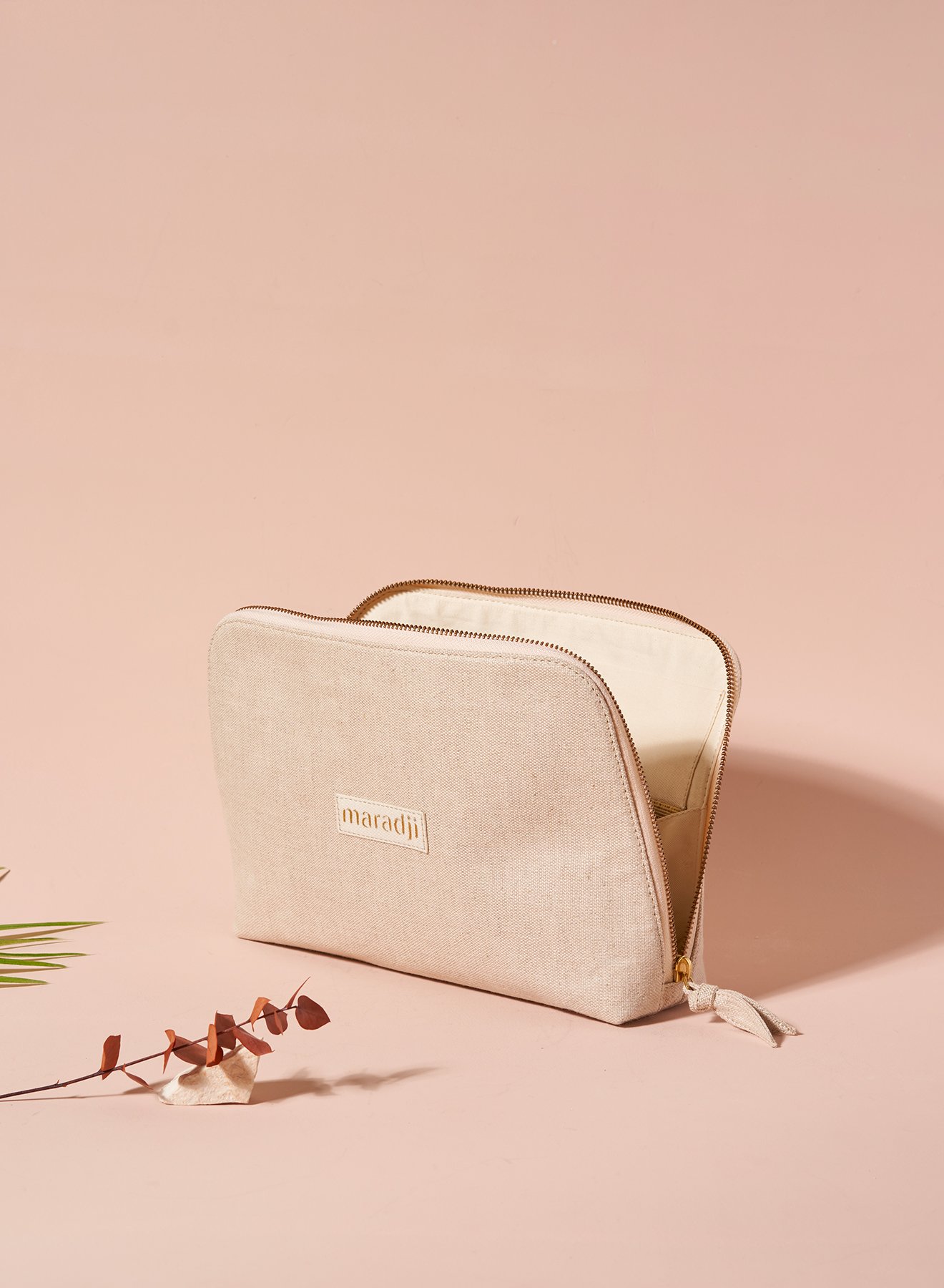 setdesign-pochette-cosmetique-mode-accessoires-Graphiste-freelance-beaute-cosmetiques-pao-creation-graphique-designer-web-uidesigner-communication-visuelle