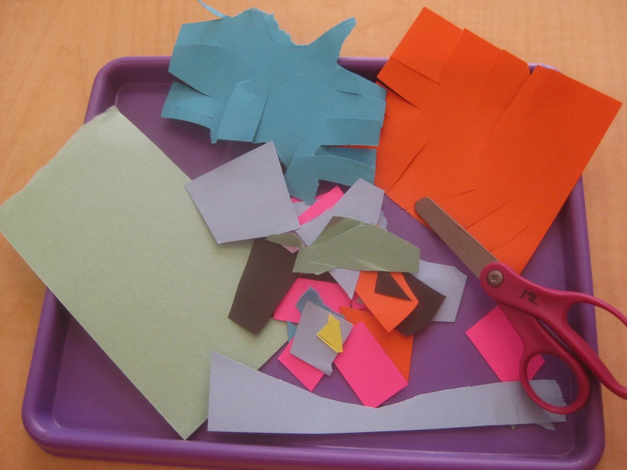 Individual tray of paper and scissors.