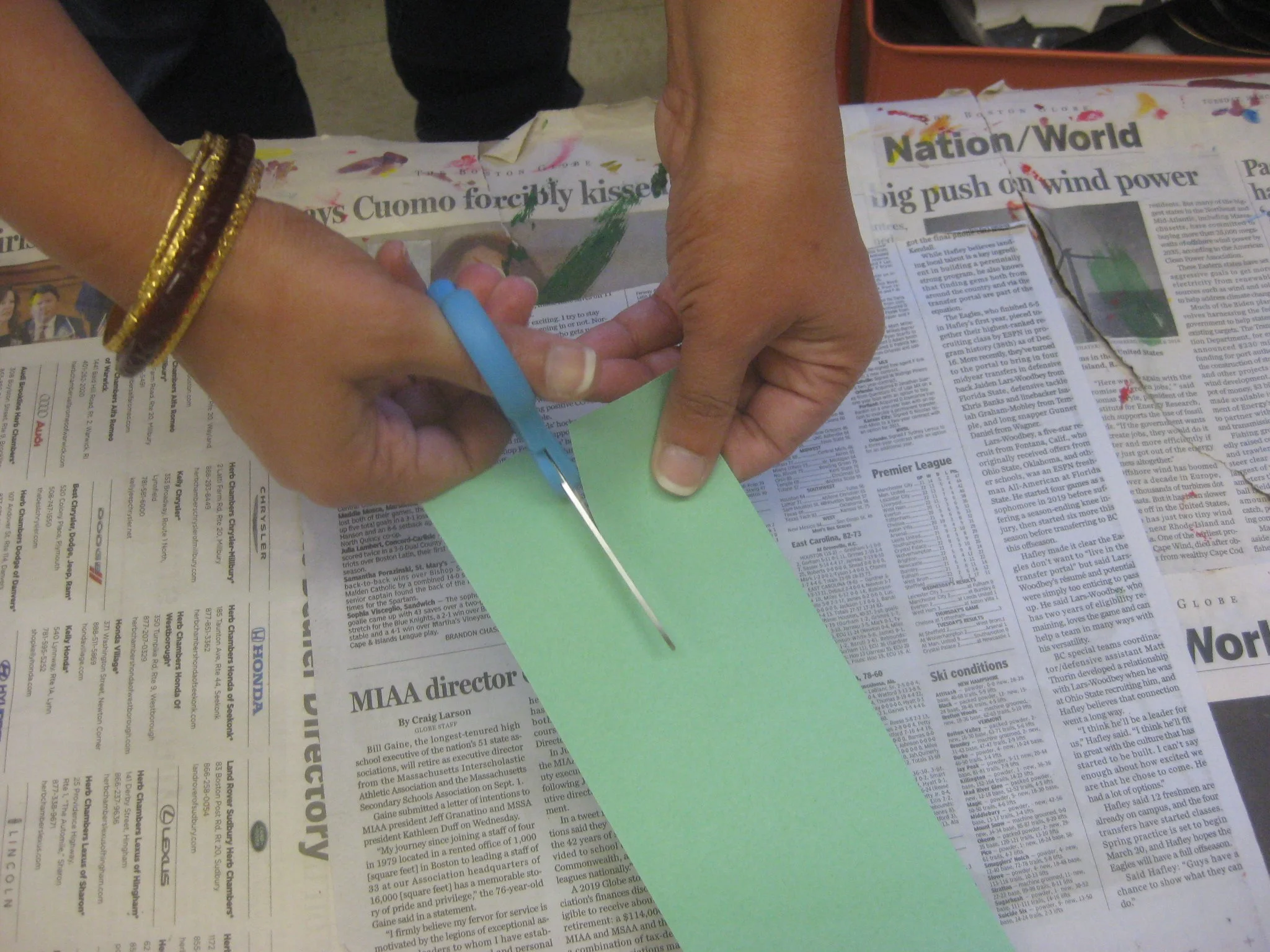 Correct way: Always hold the 'Thumb up'.