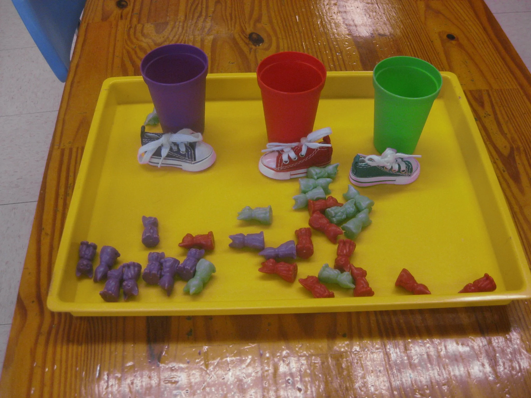 More colored cats and cups