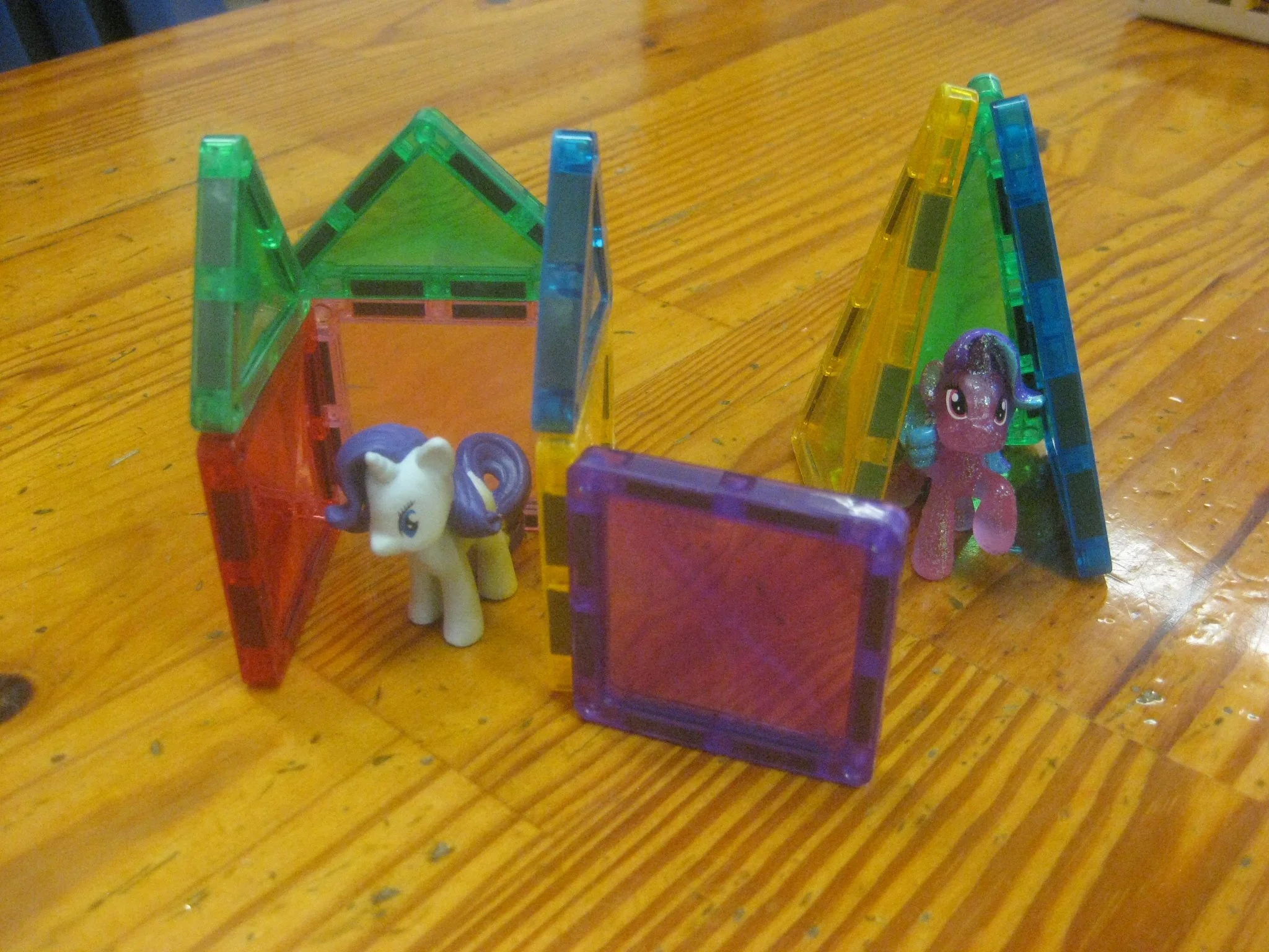 Mini size with mini ponies