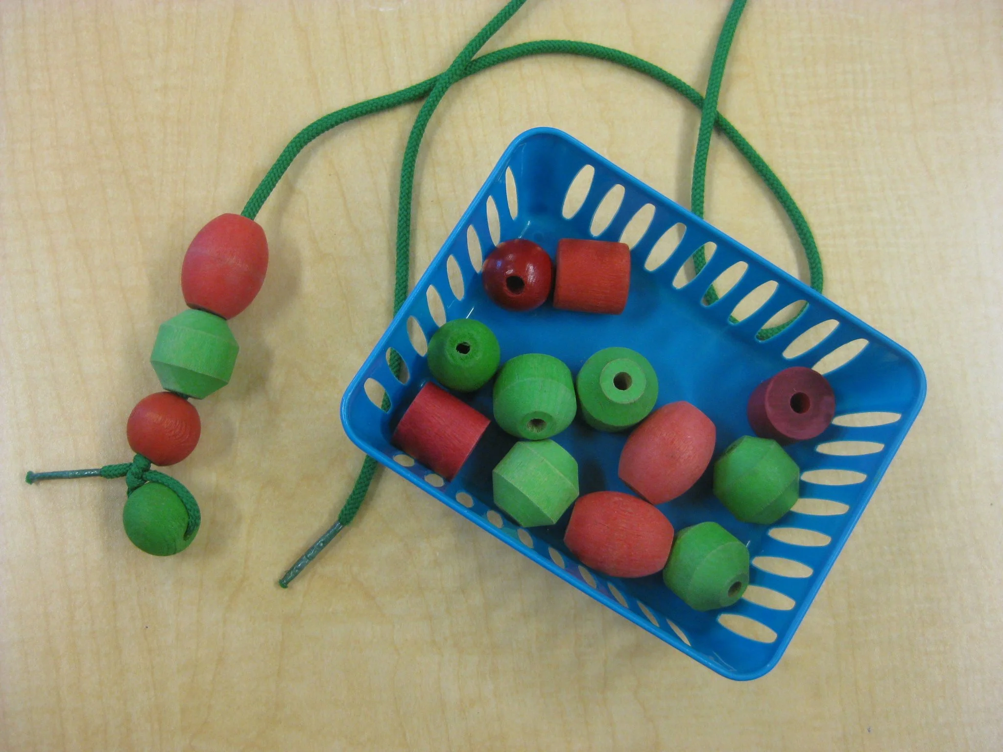 Stringing red and green 'apples'