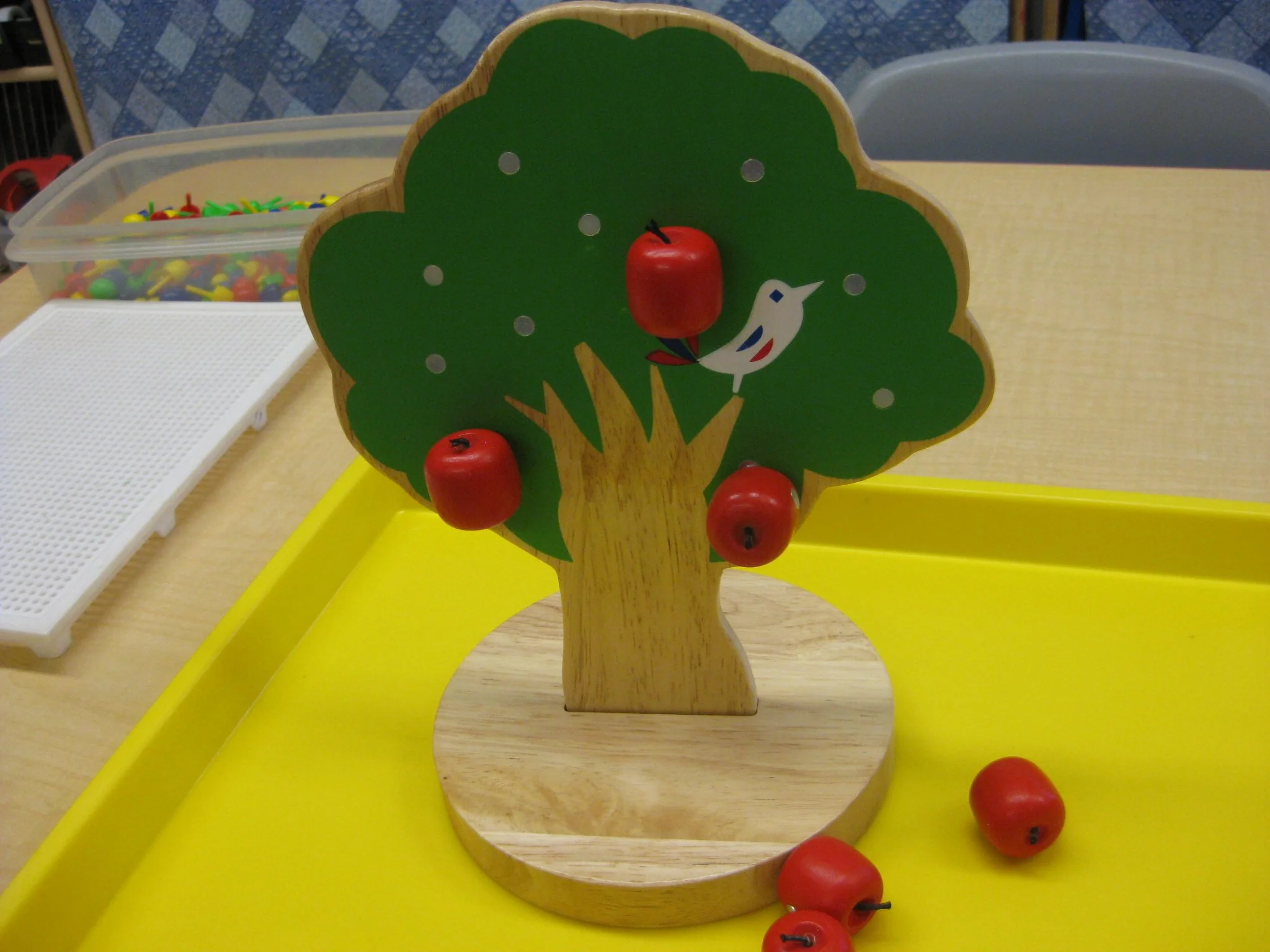 Magnetic apple tree
