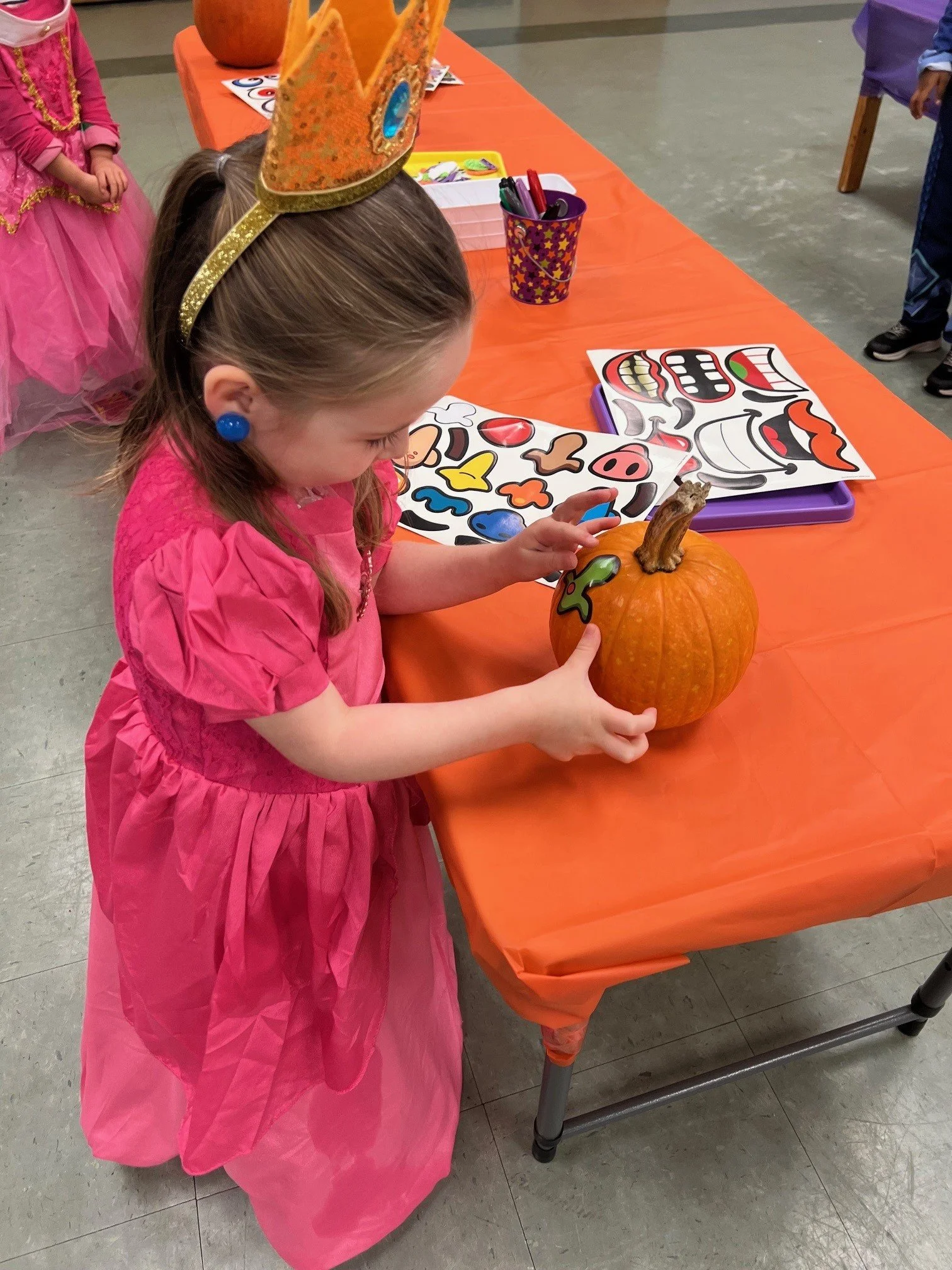 Pumpkin decorating 2 2023.jpg