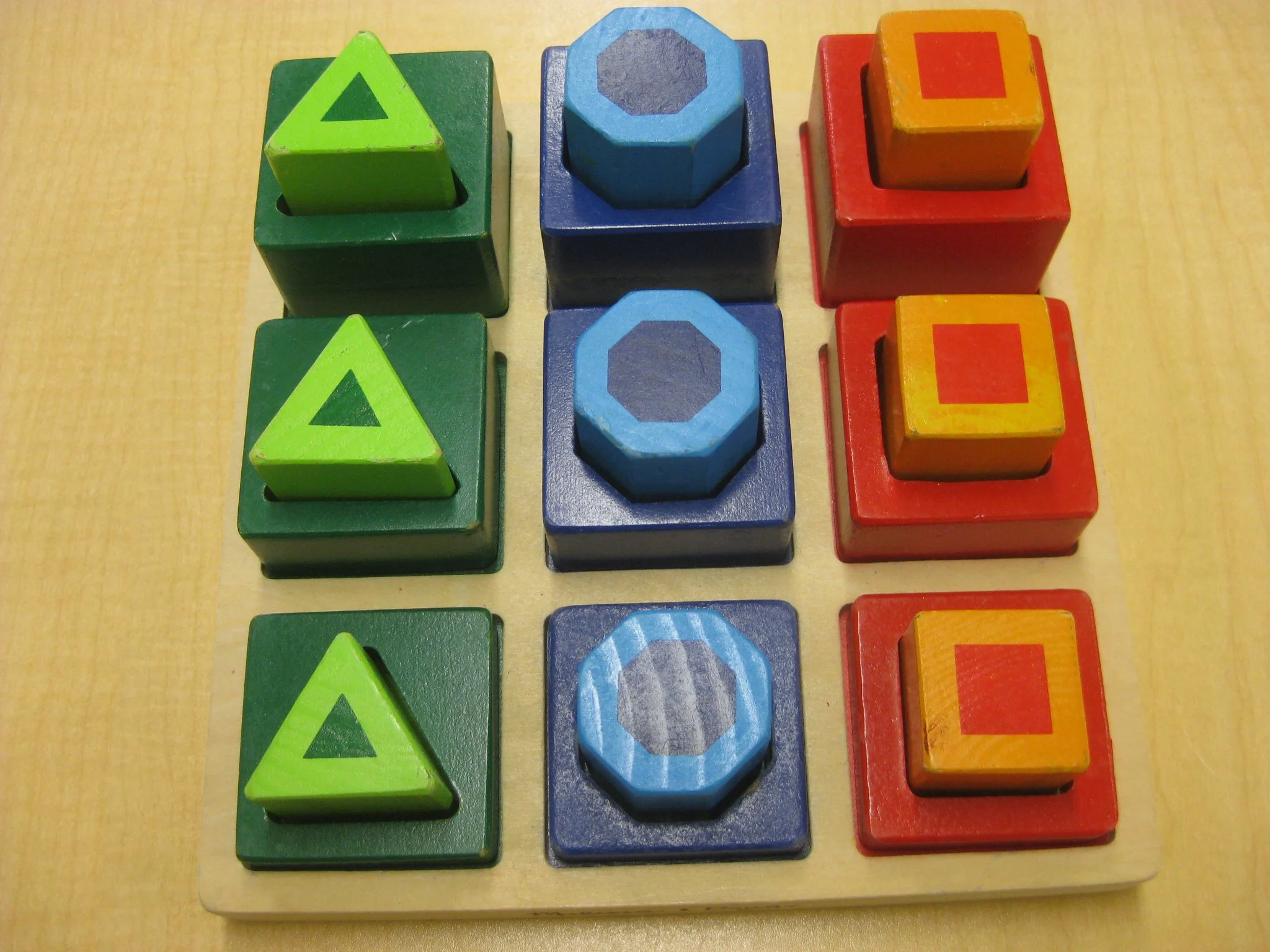 Graduated size and shape puzzle