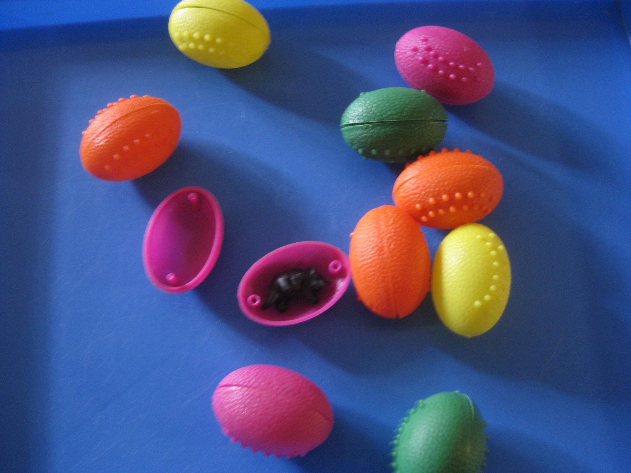 Mini dino eggs