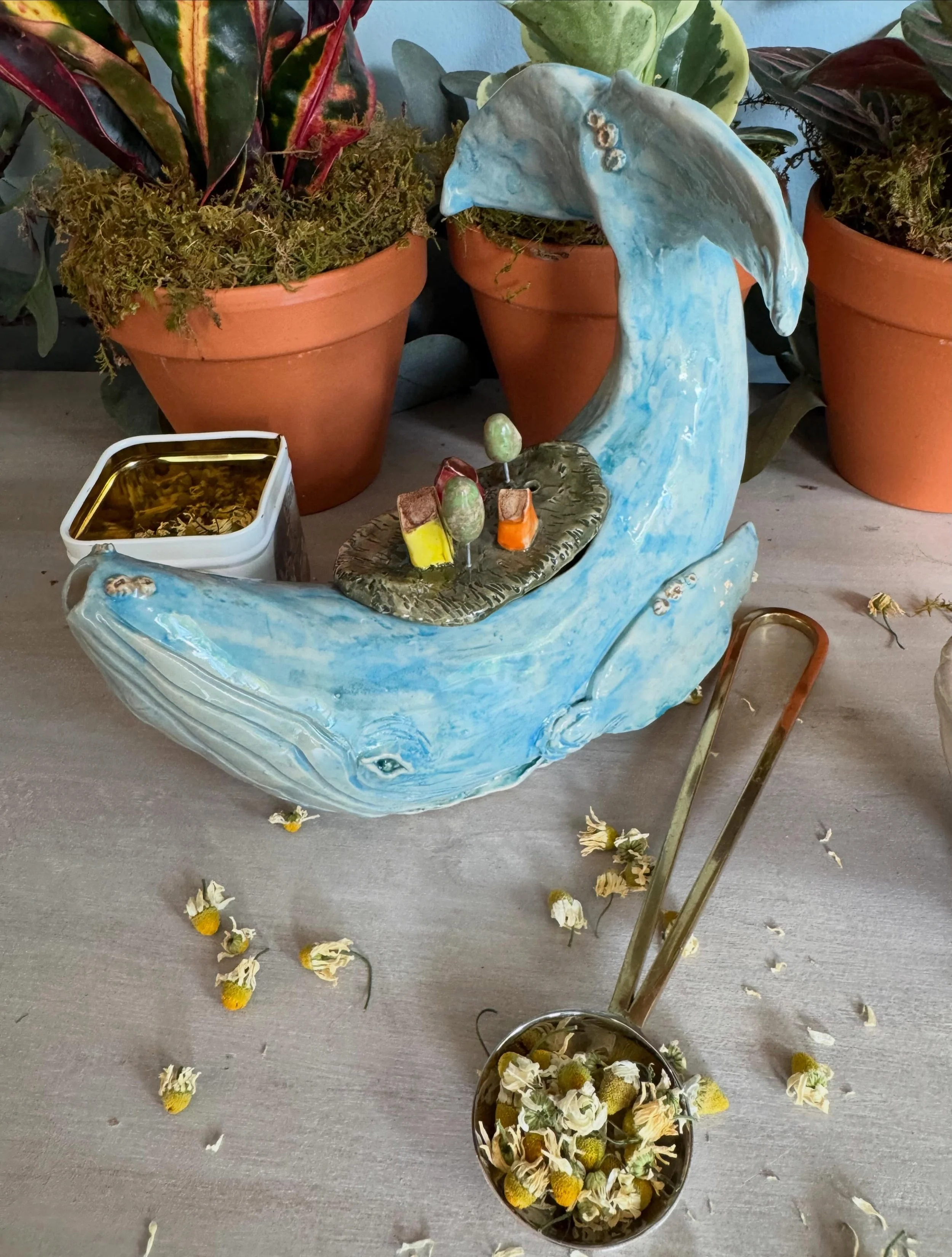 Three of my whale teapots are on the shelves at the @gardinershop beckoning you to take them home and add to your own collection.

My functional objects are always art-forward; the concept in making these pieces for me: 

they less about use and more