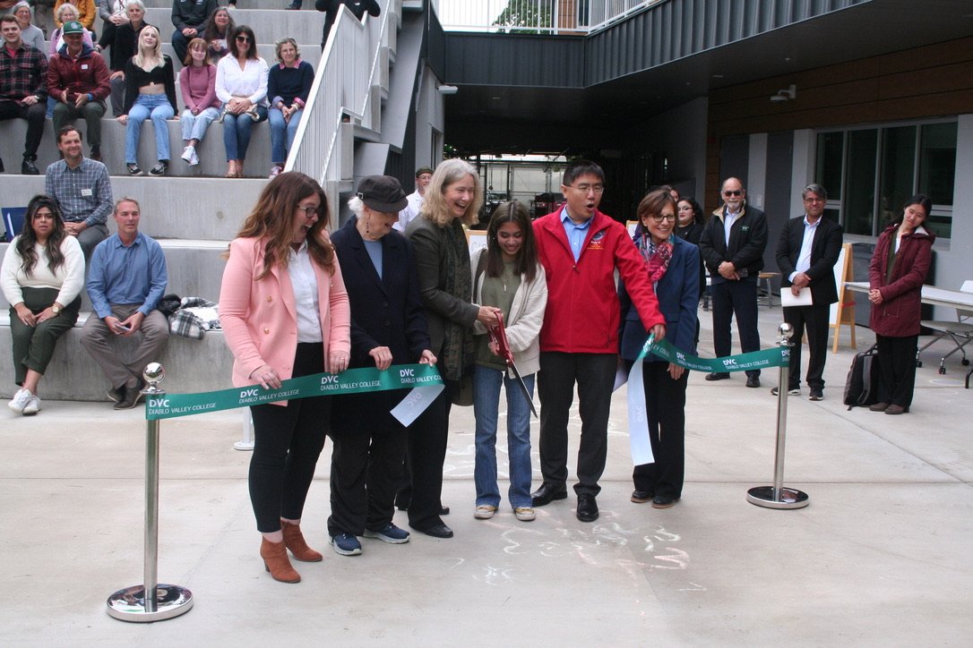 Opening ceremony with ribbon-cutting for the new Art Complex